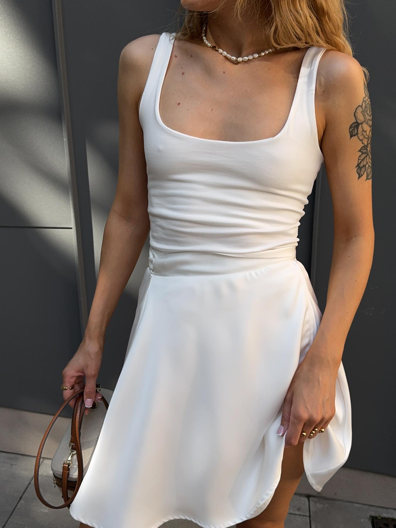 Майка на широких бретелях шампань