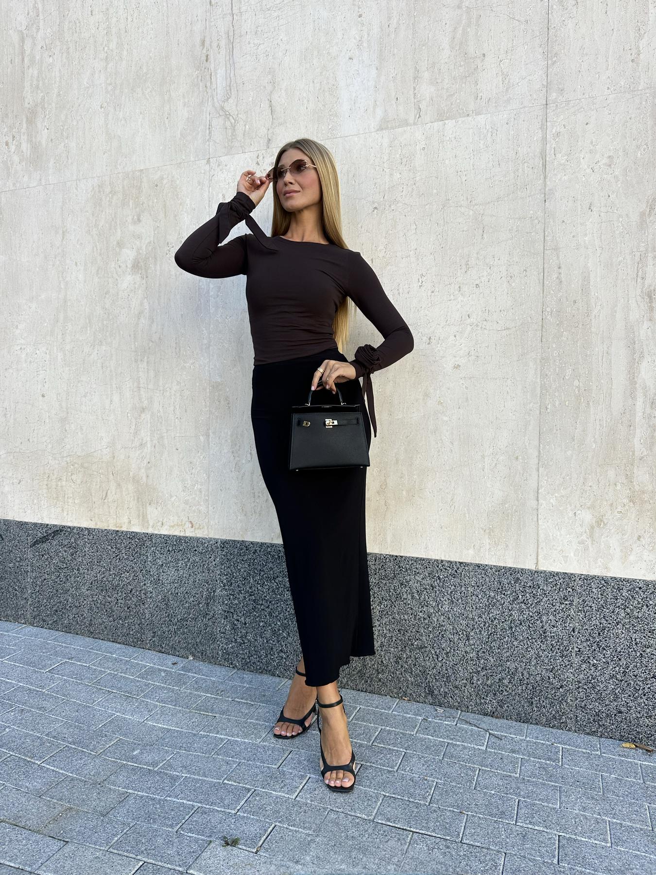 Лонг з трояндами на рукавах шоколад