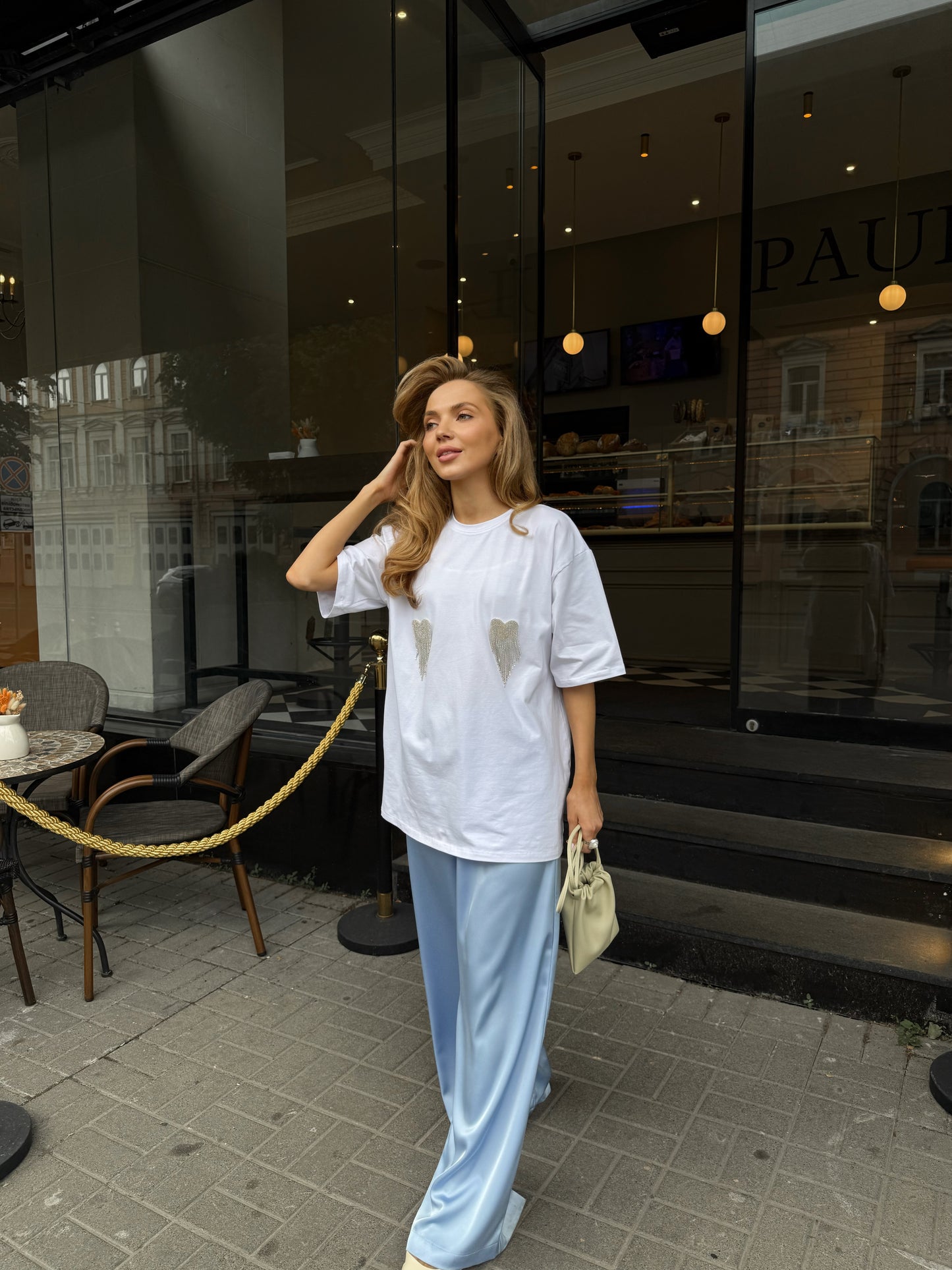 Футболка оверсайз з сердечками з страз