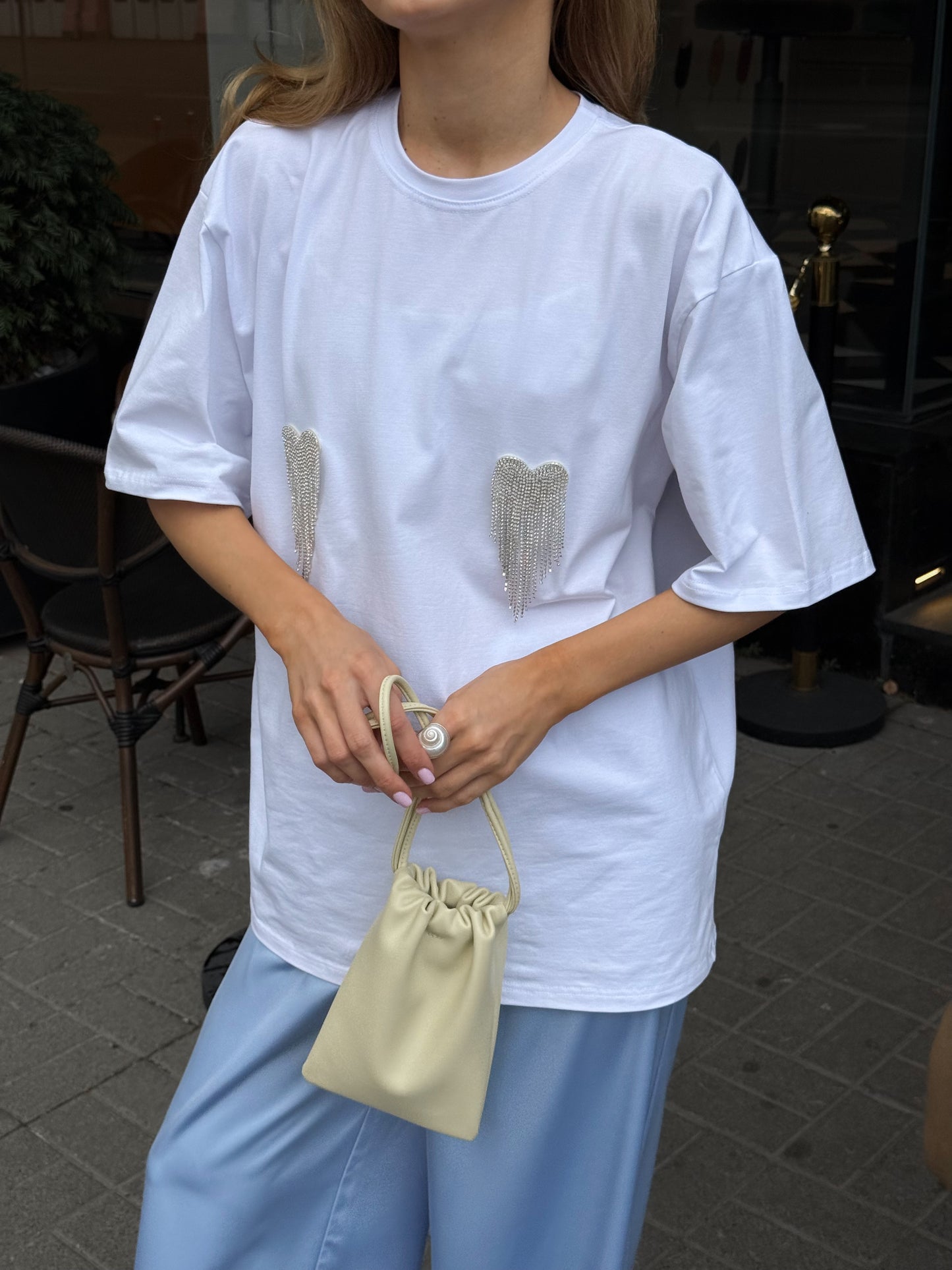 Футболка оверсайз з сердечками з страз