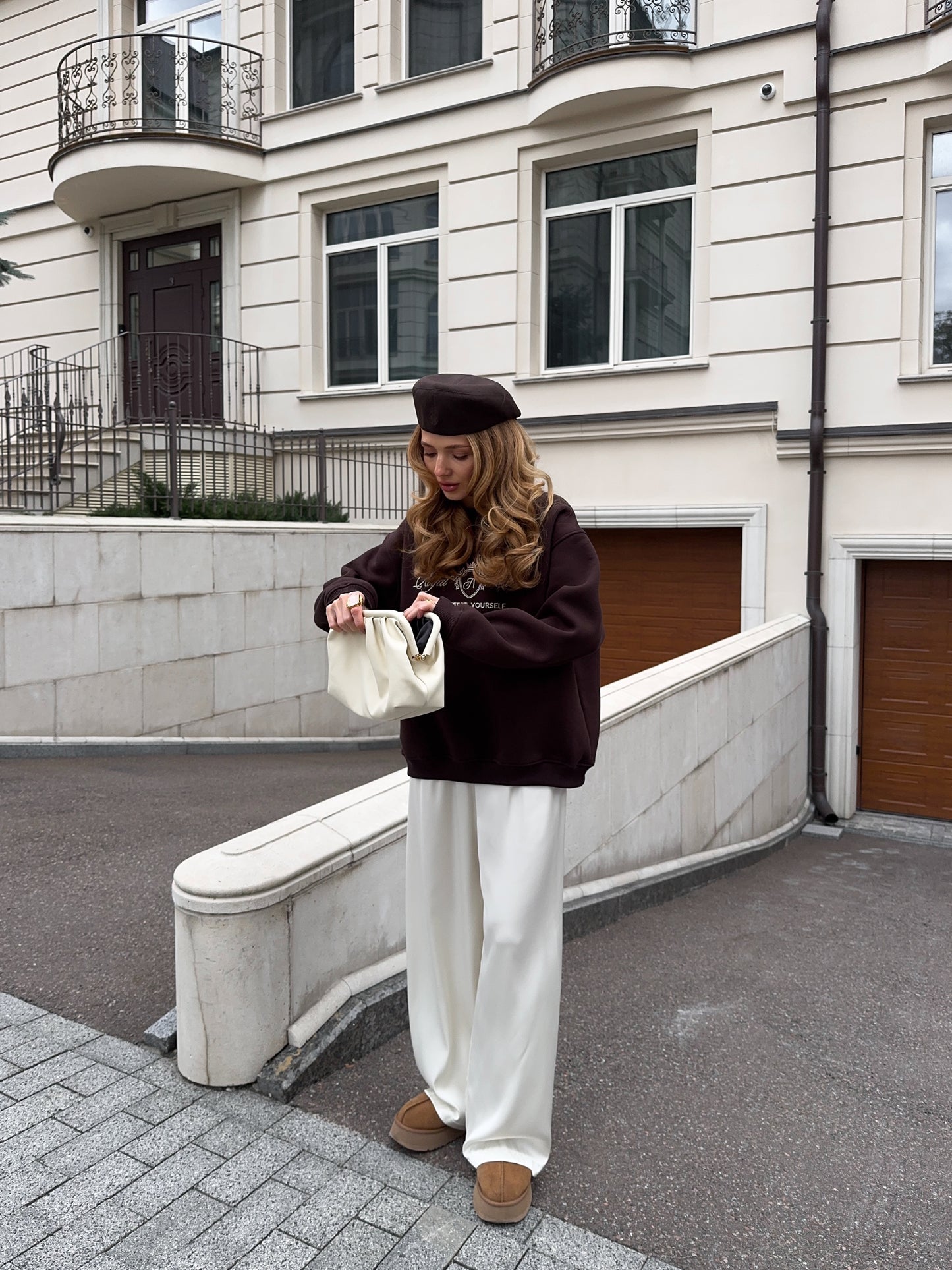 Світшот з вишивкою