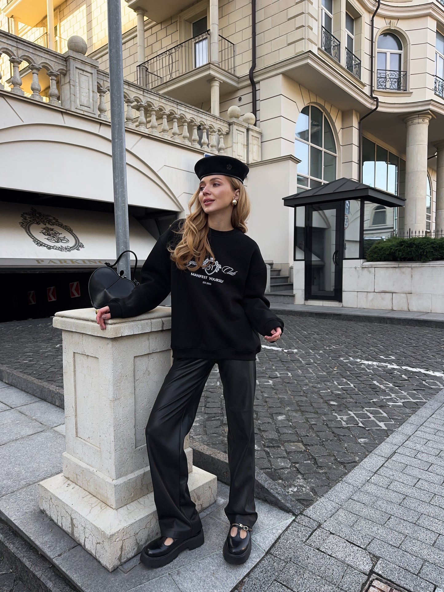 Світшот з вишивкою