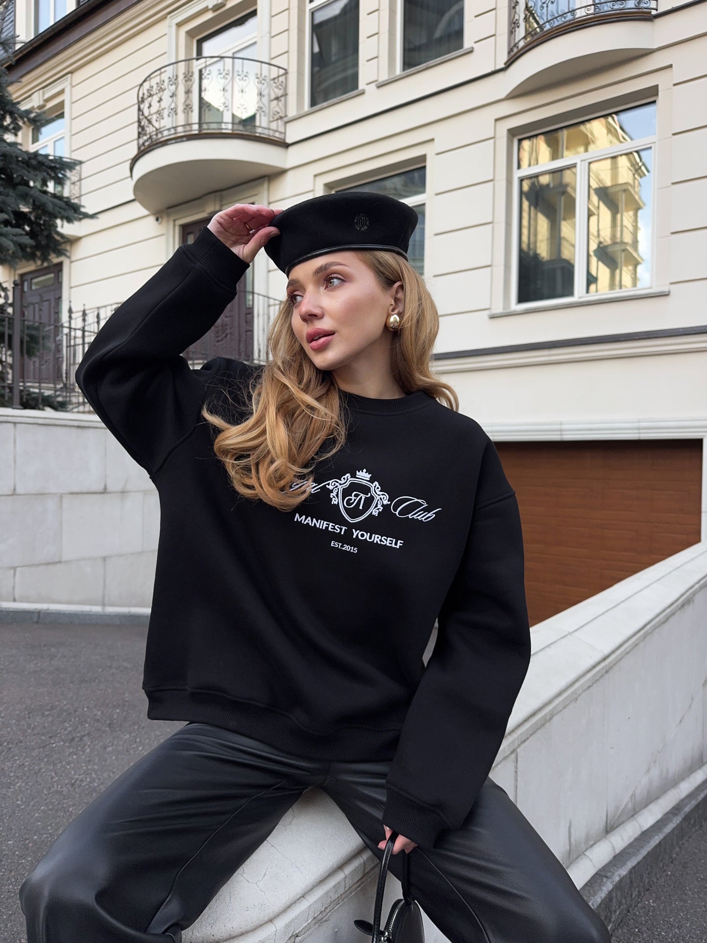 Світшот з вишивкою