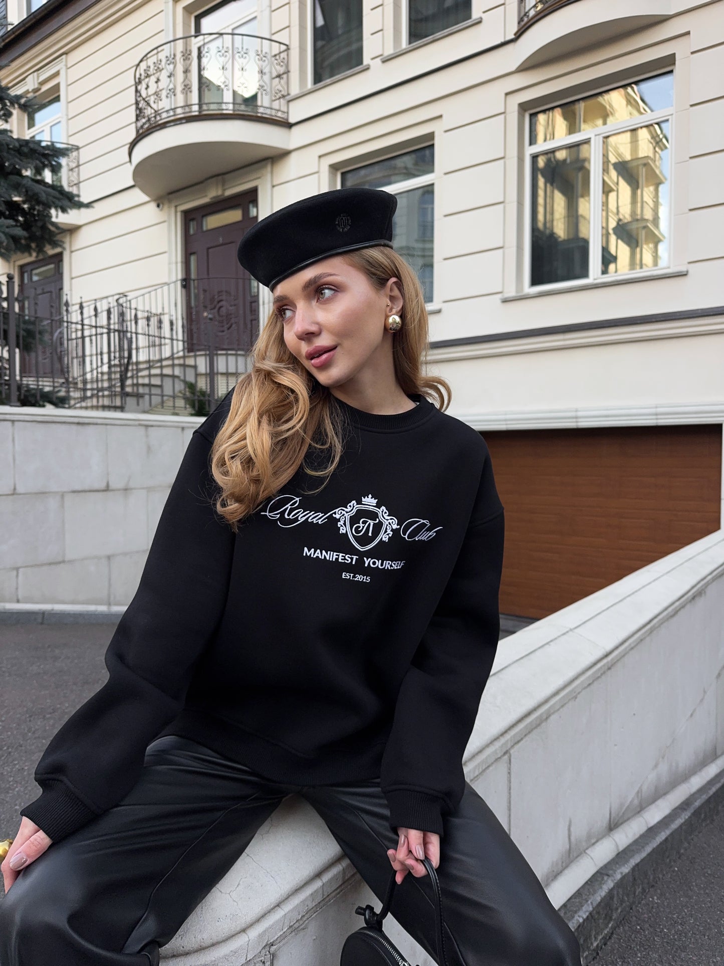 Світшот з вишивкою