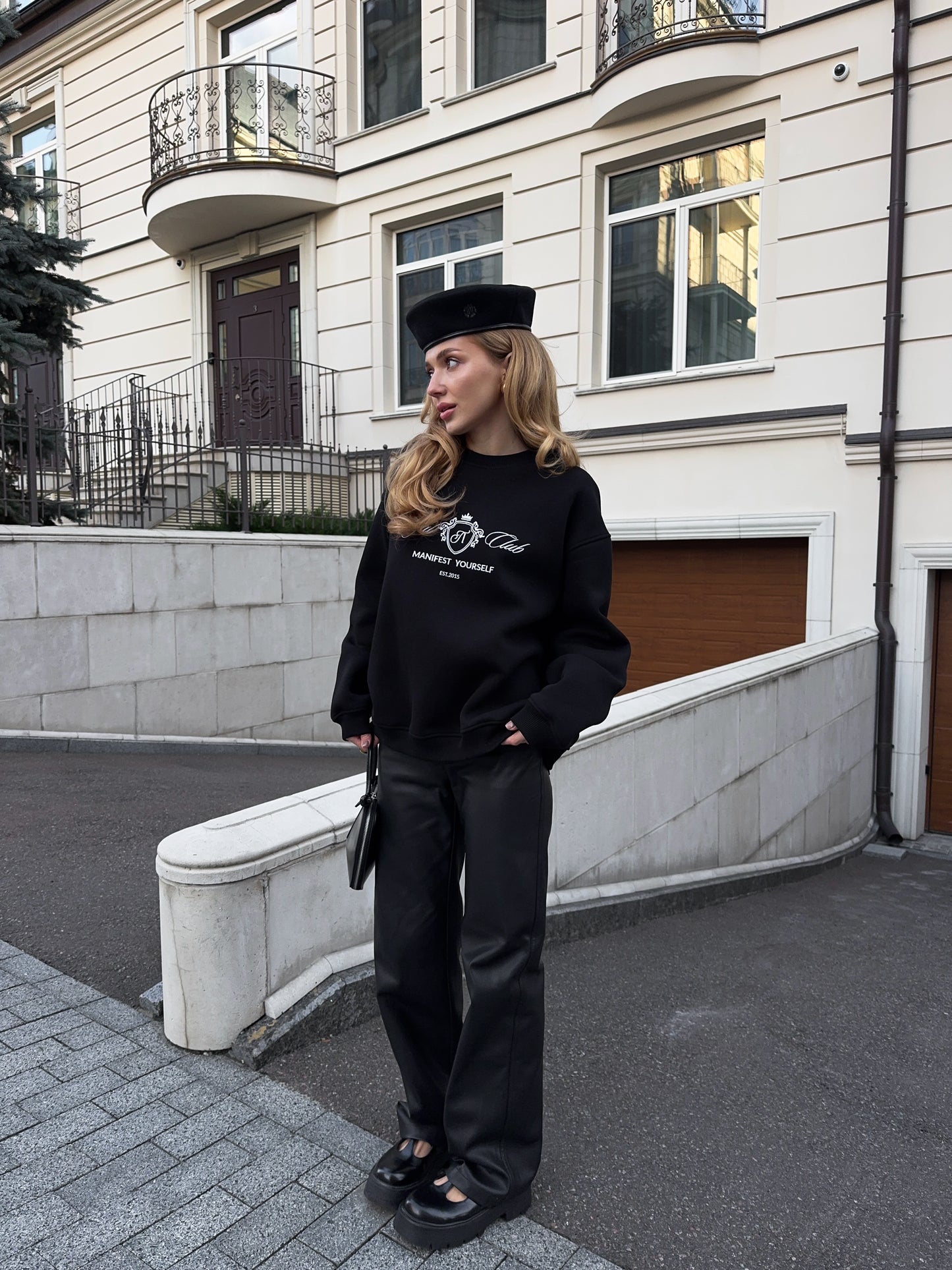 Світшот з вишивкою