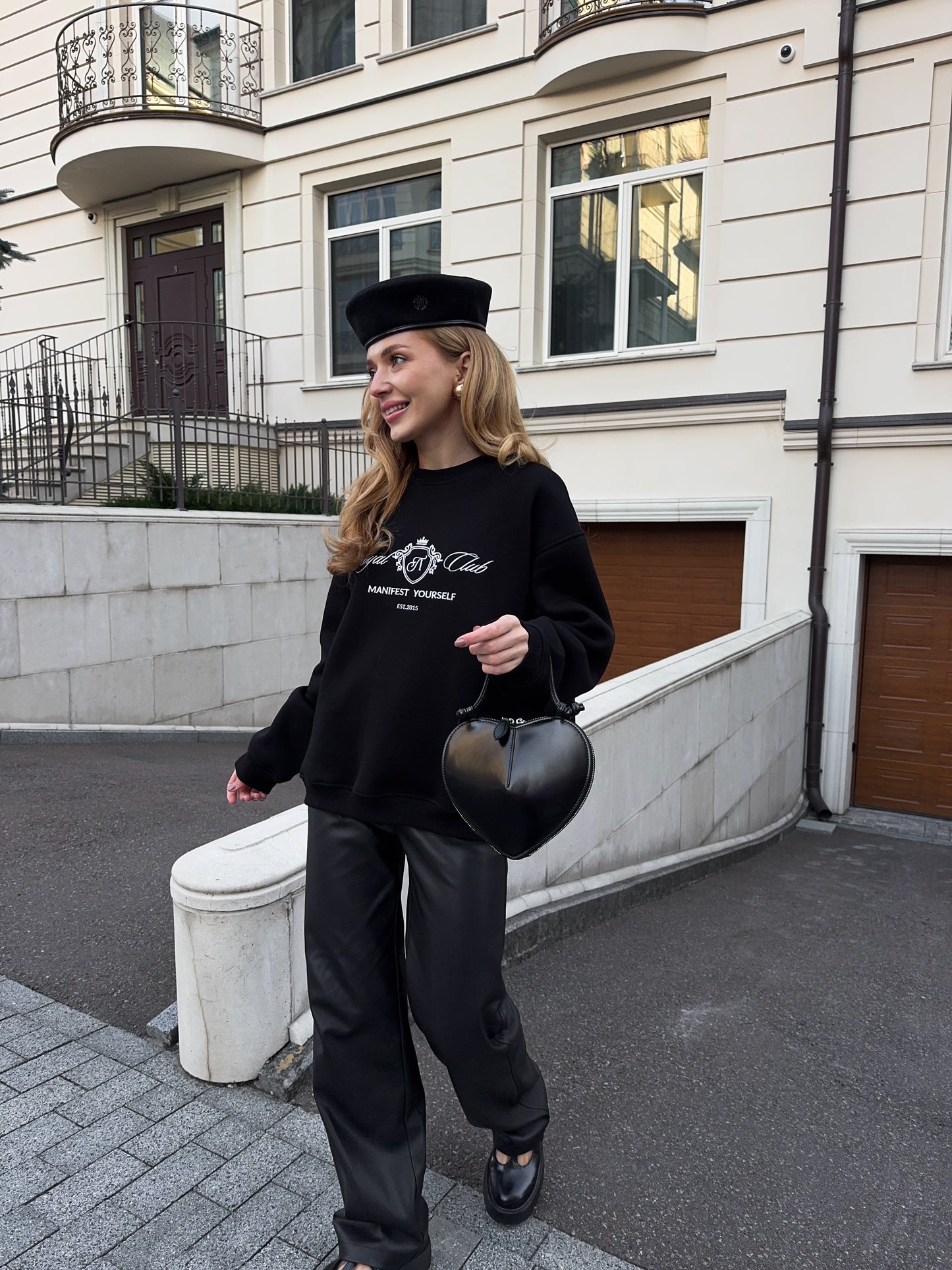 Світшот з вишивкою