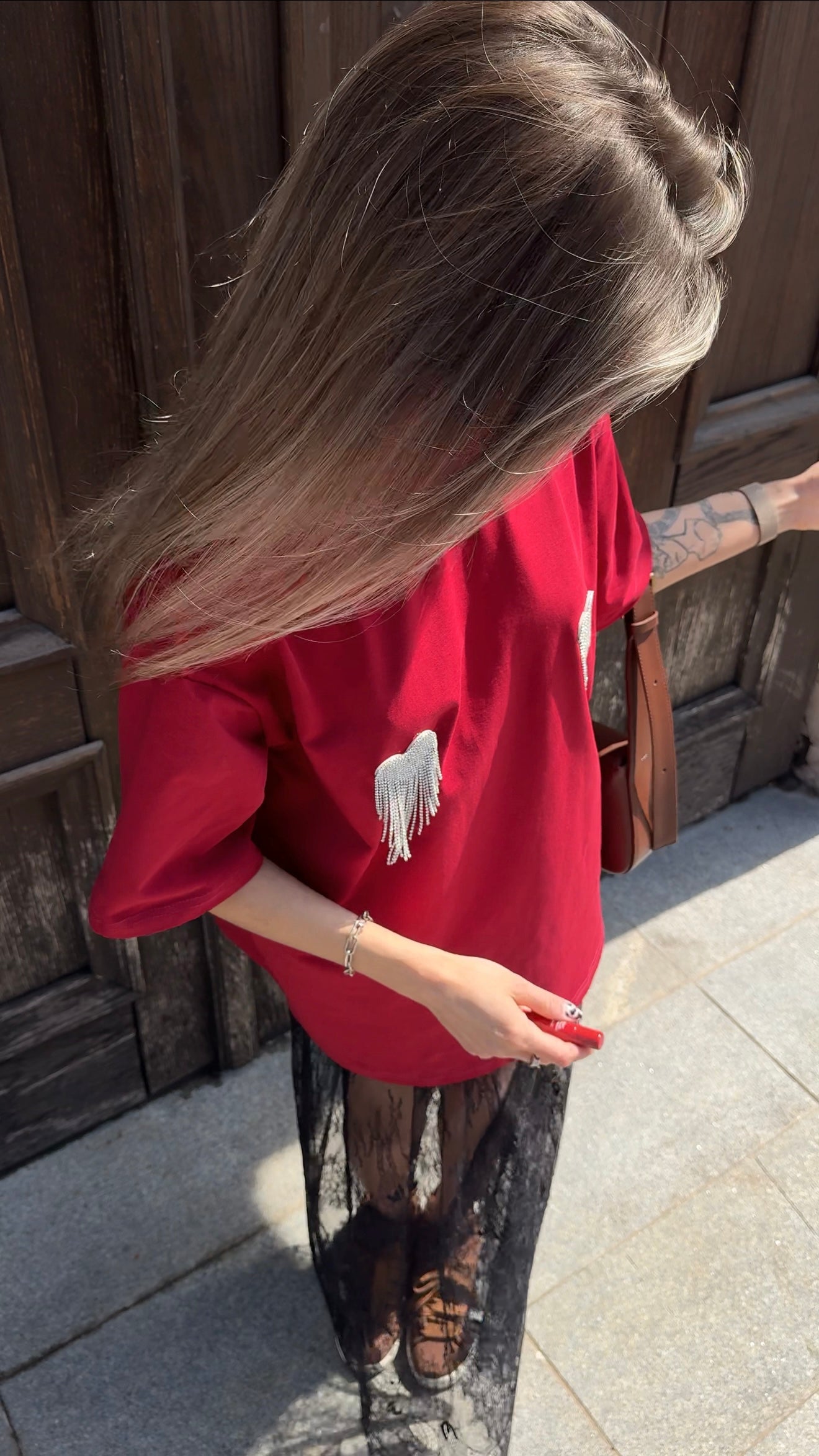 Футболка оверсайз з сердечками з страз