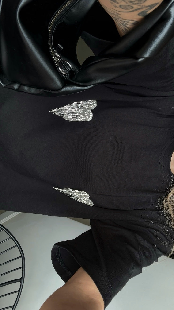 Футболка оверсайз з сердечками з страз