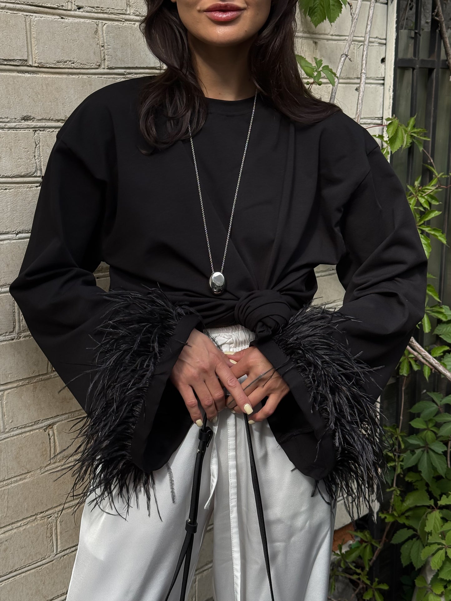 Лонгслів з натуральним страусиним пірʼям