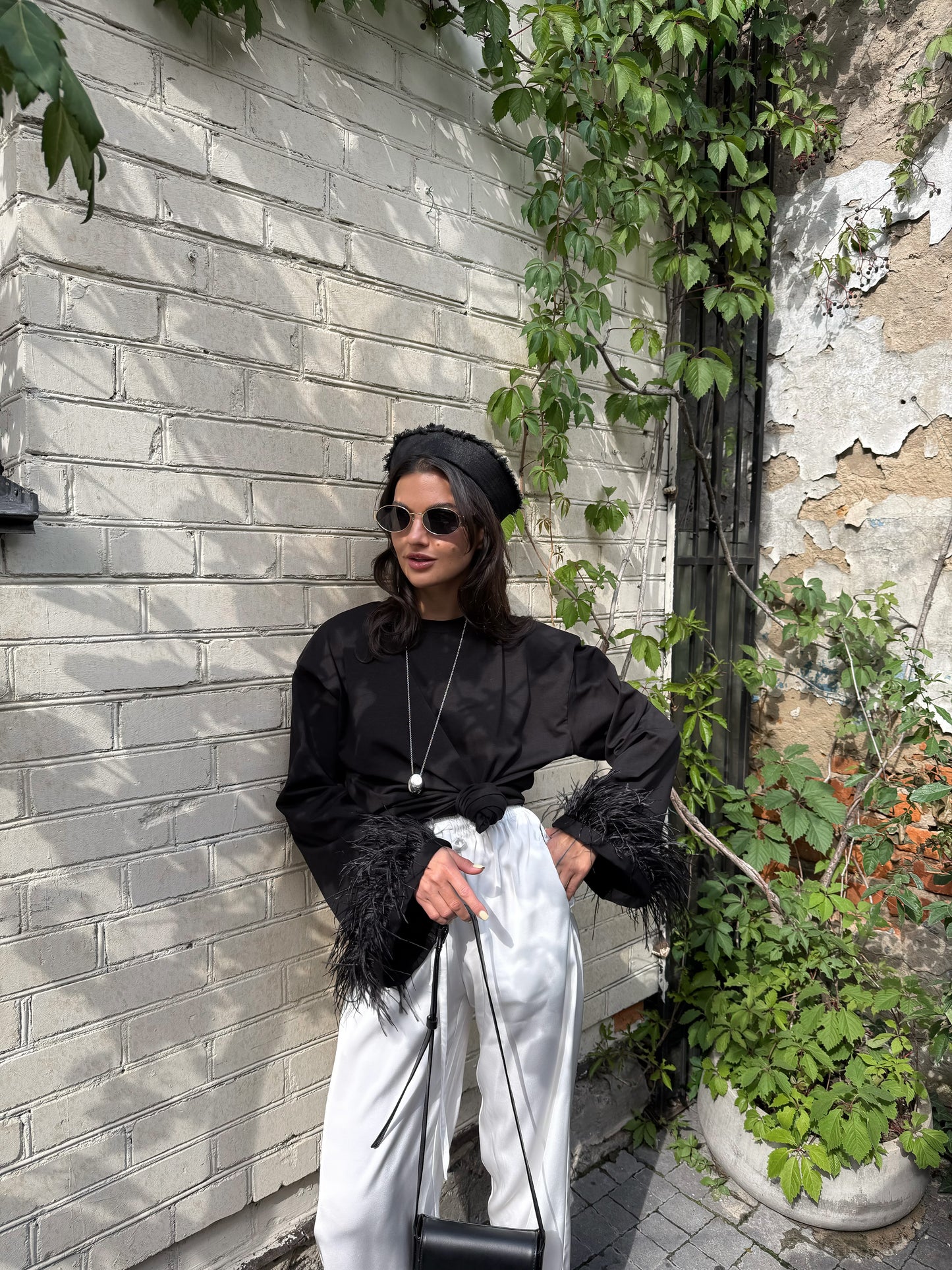 Лонгслів з натуральним страусиним пірʼям