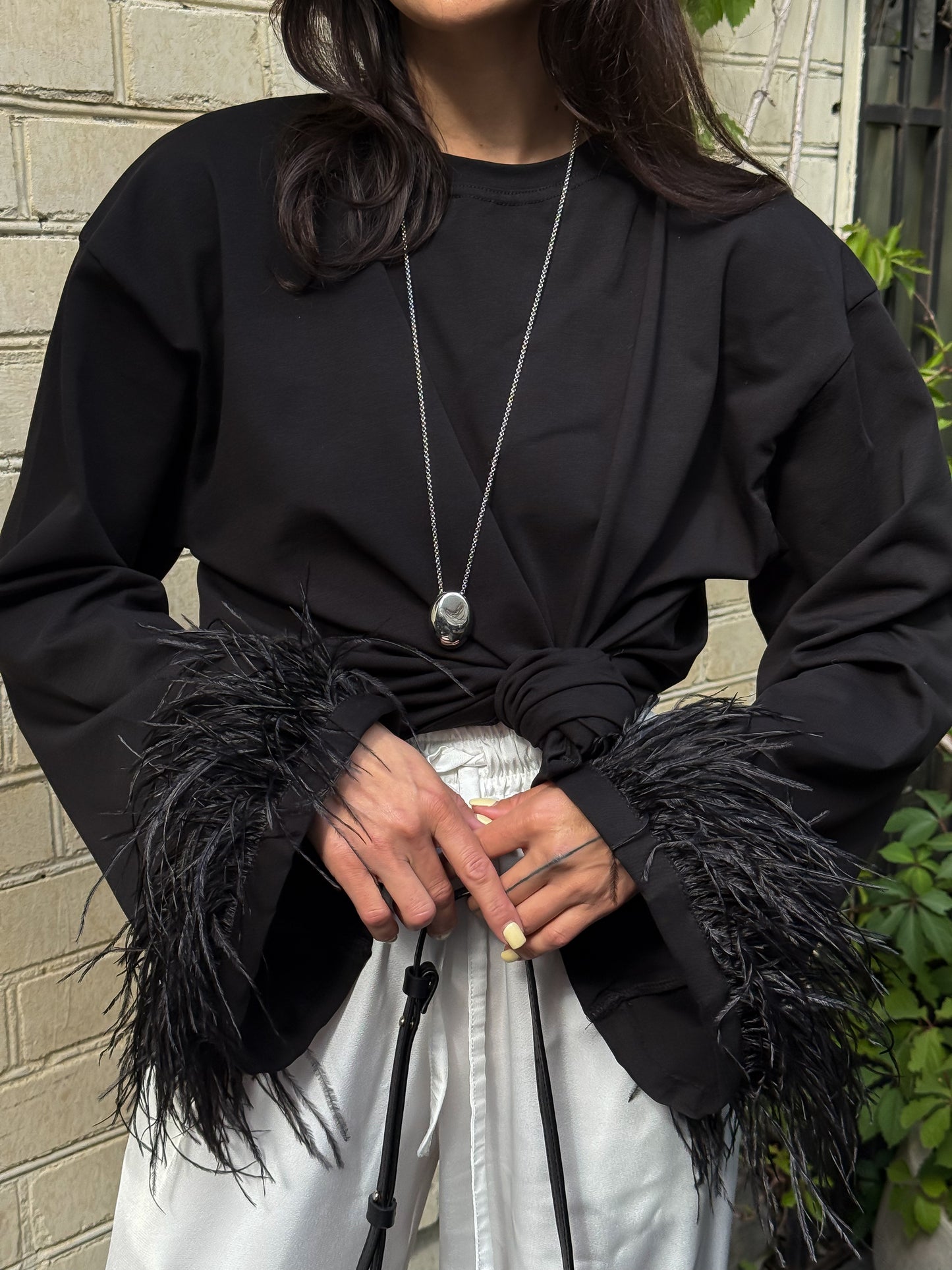 Лонгслів з натуральним страусиним пірʼям