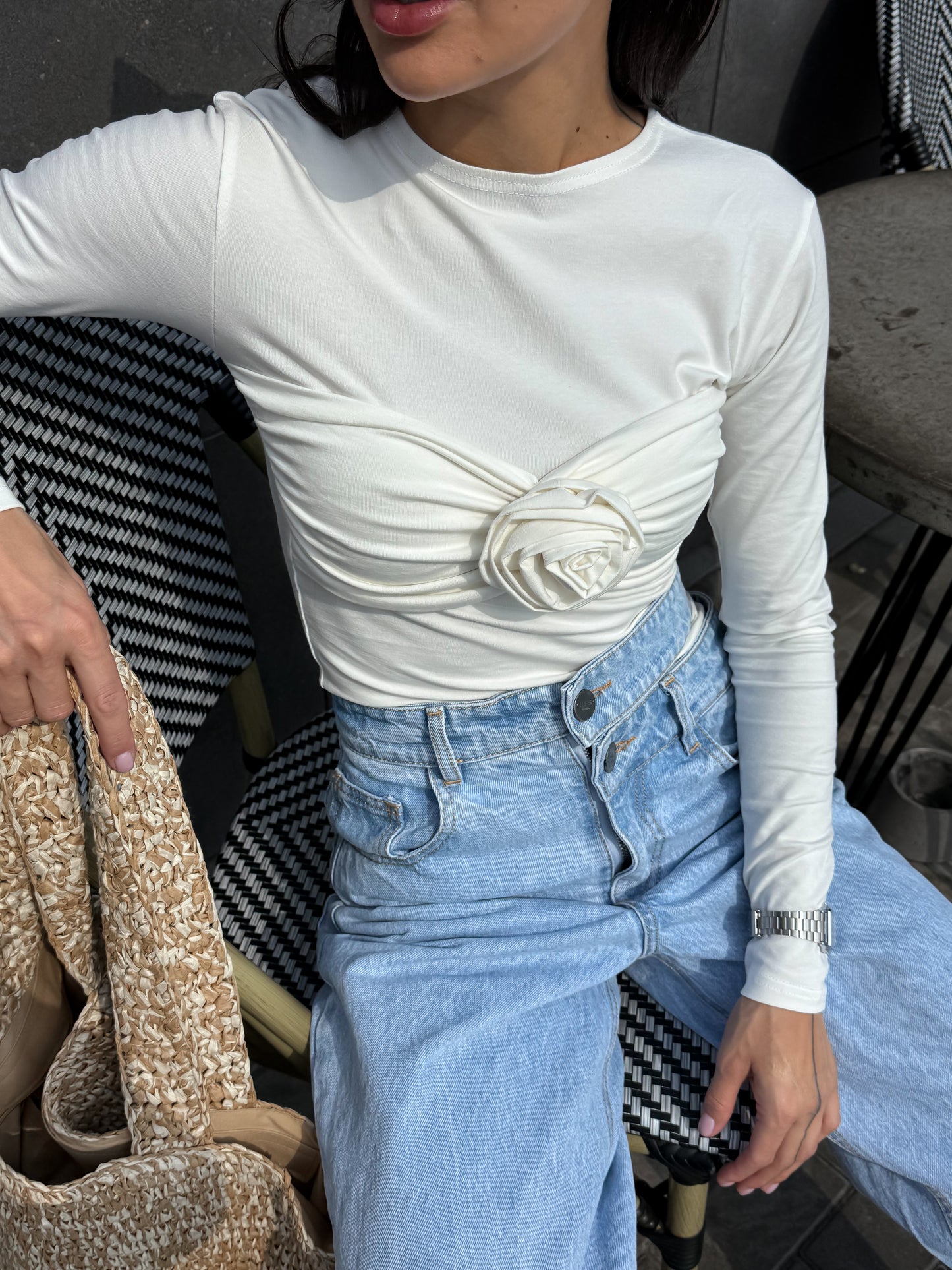 Лонгслів з трояндою на грудях