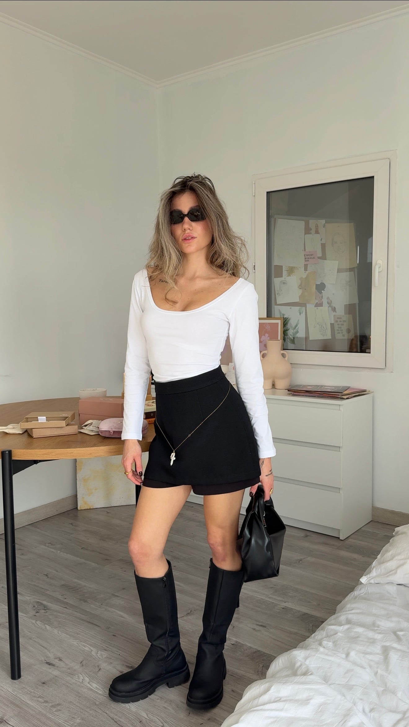 Лонгслів з відкритим декольте