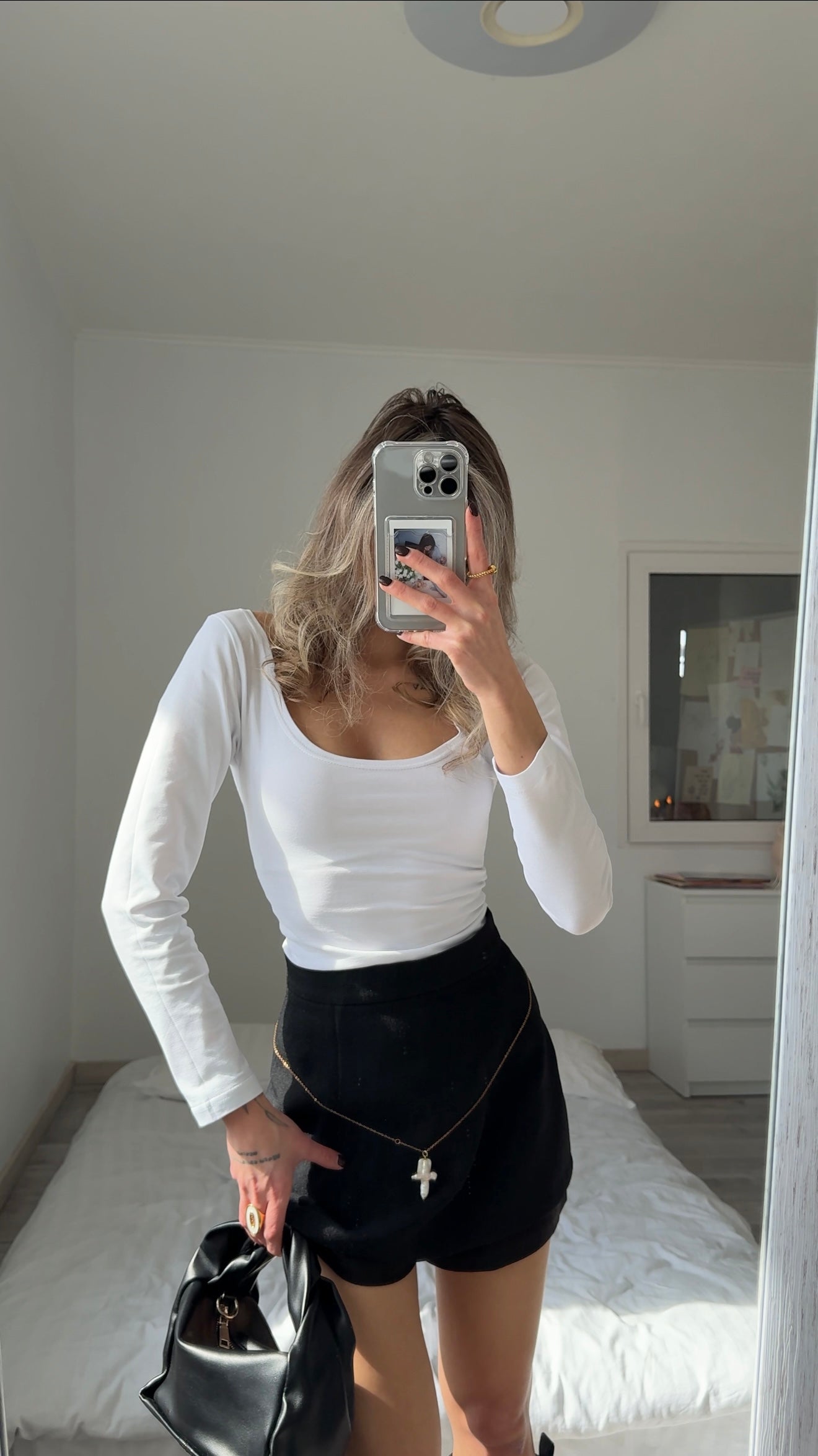 Лонгслів з відкритим декольте