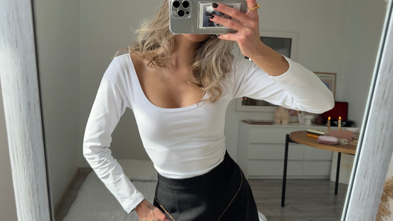 Лонгслів з відкритим декольте