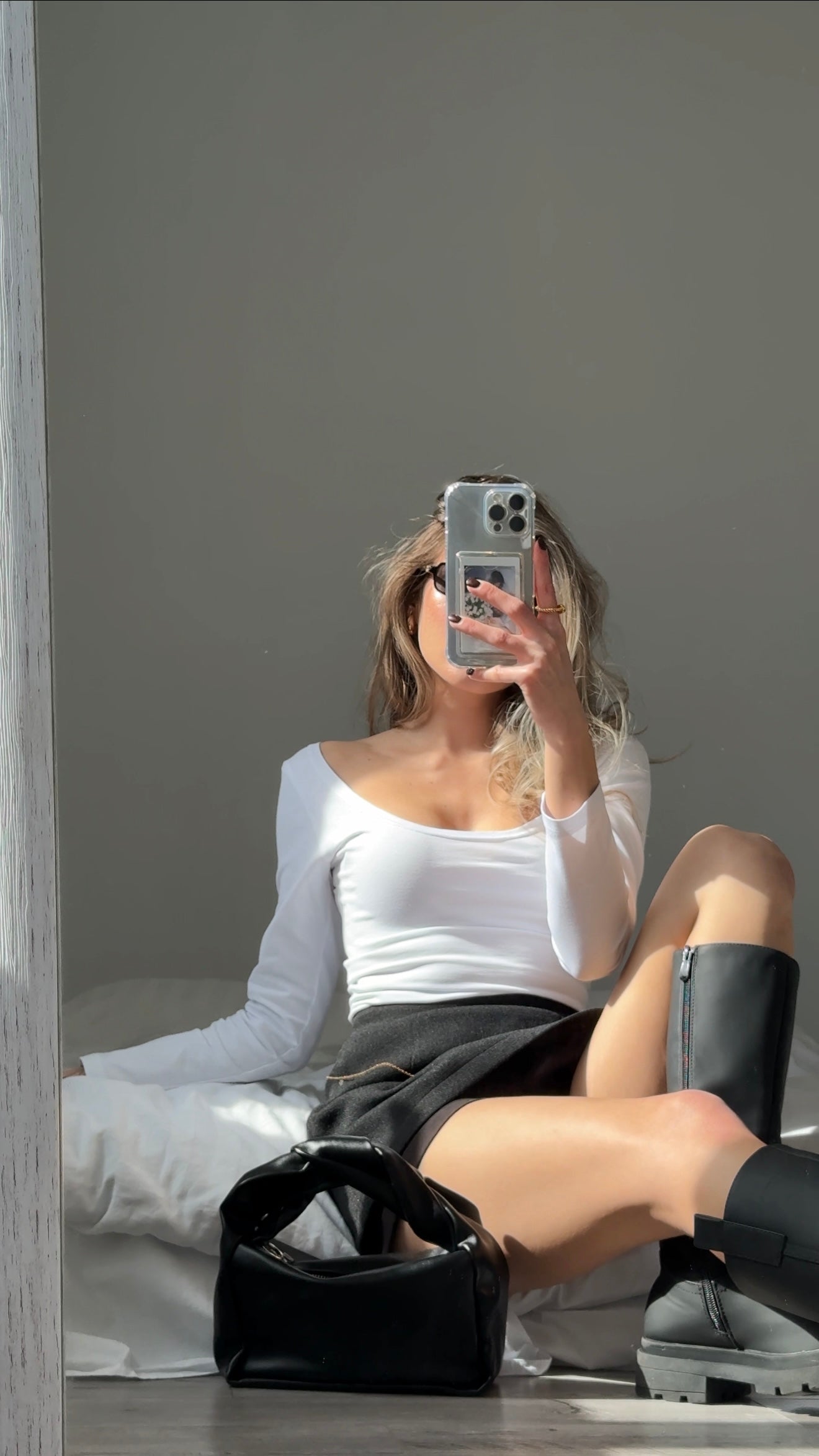 Лонгслів з відкритим декольте