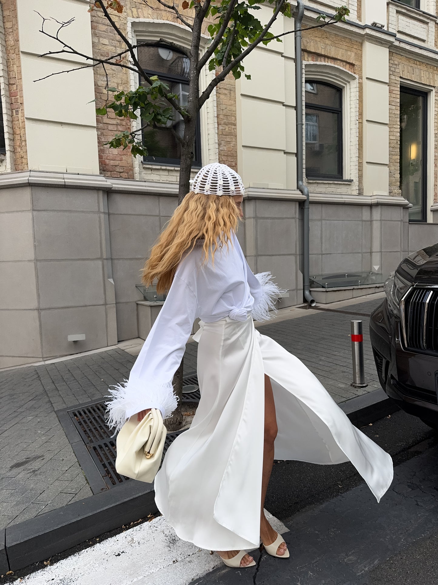 Лонгслів з натуральним страусиним пірʼям