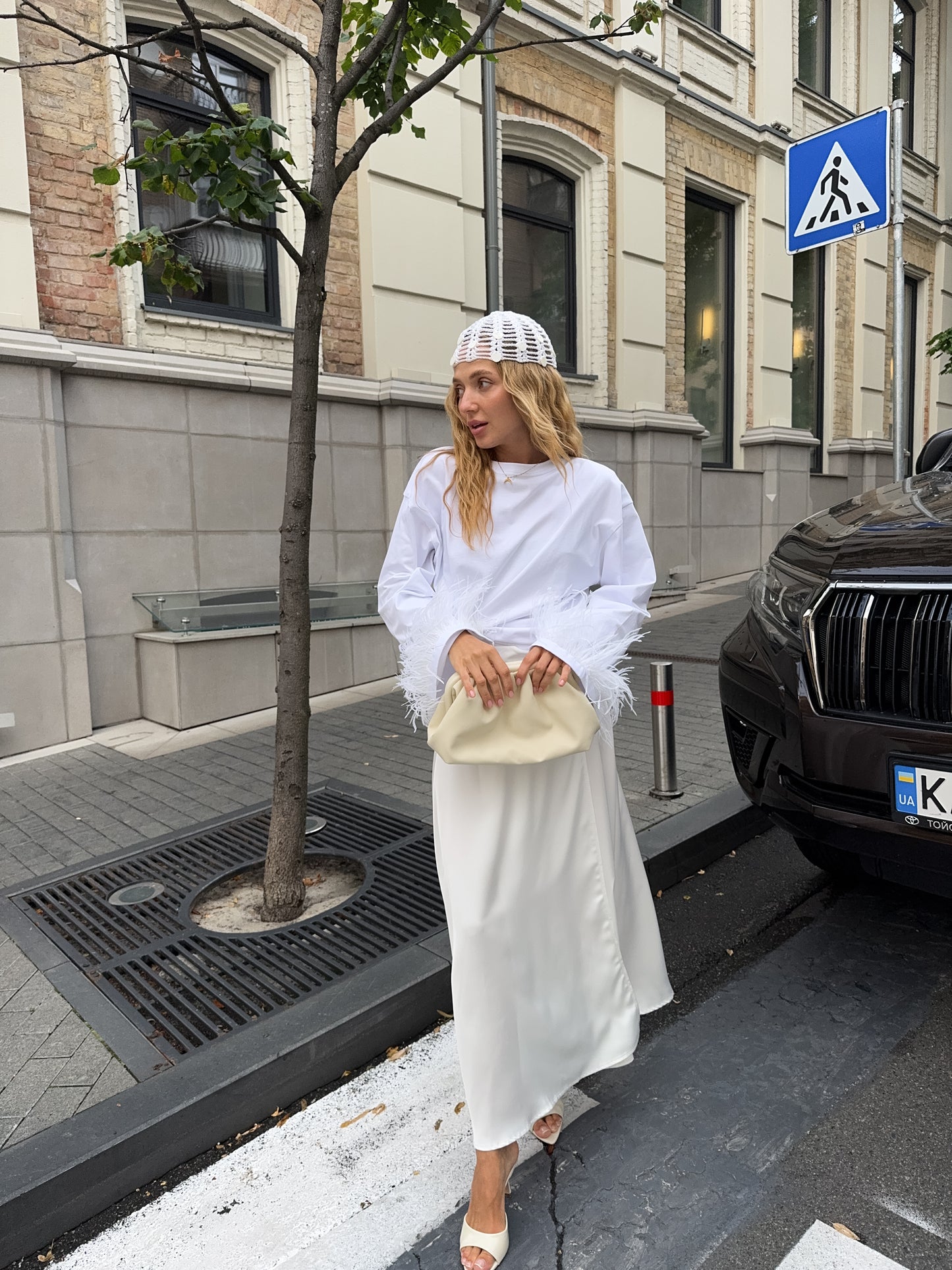 Лонгслів з натуральним страусиним пірʼям