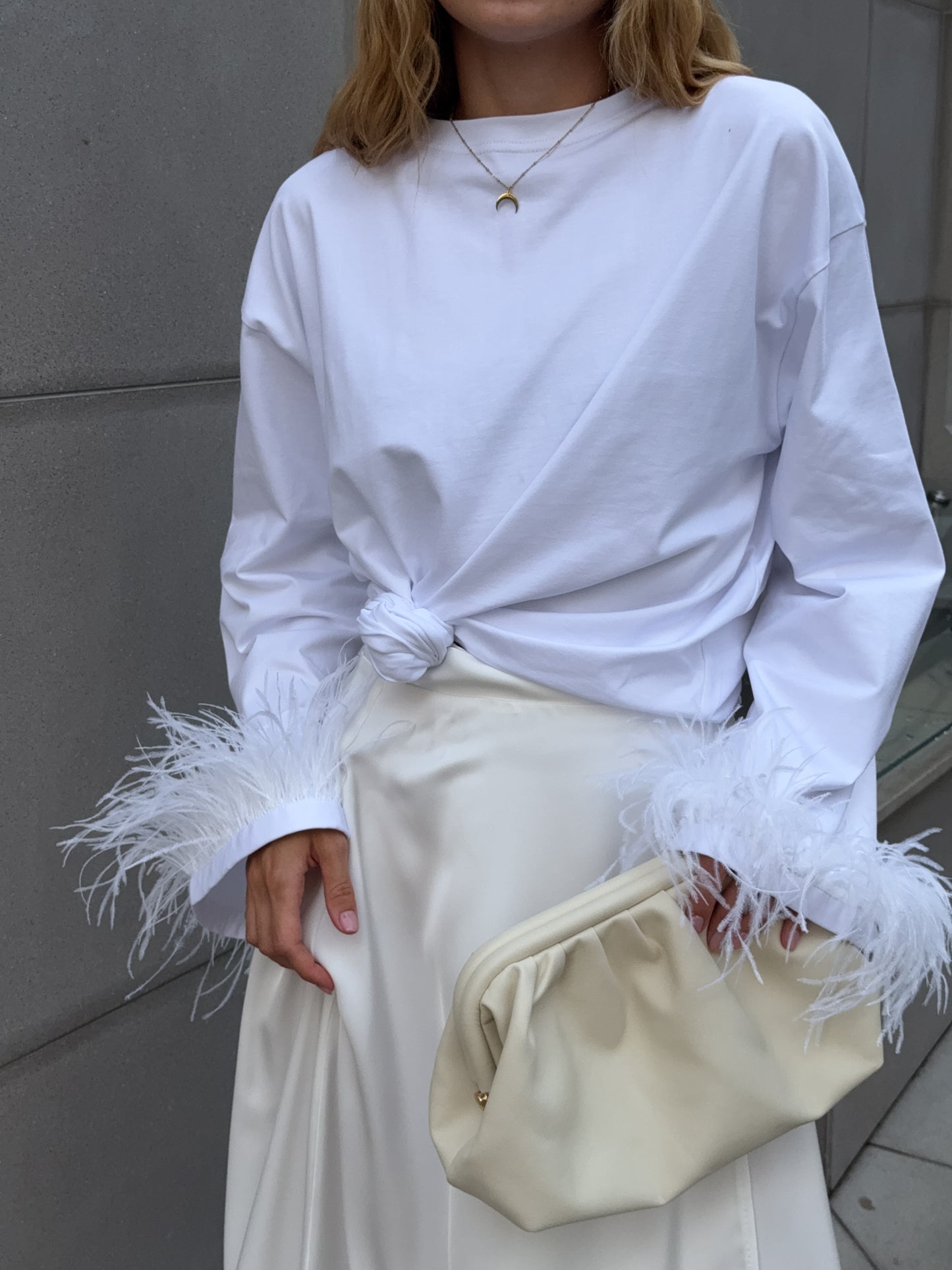 Лонгслів з натуральним страусиним пірʼям