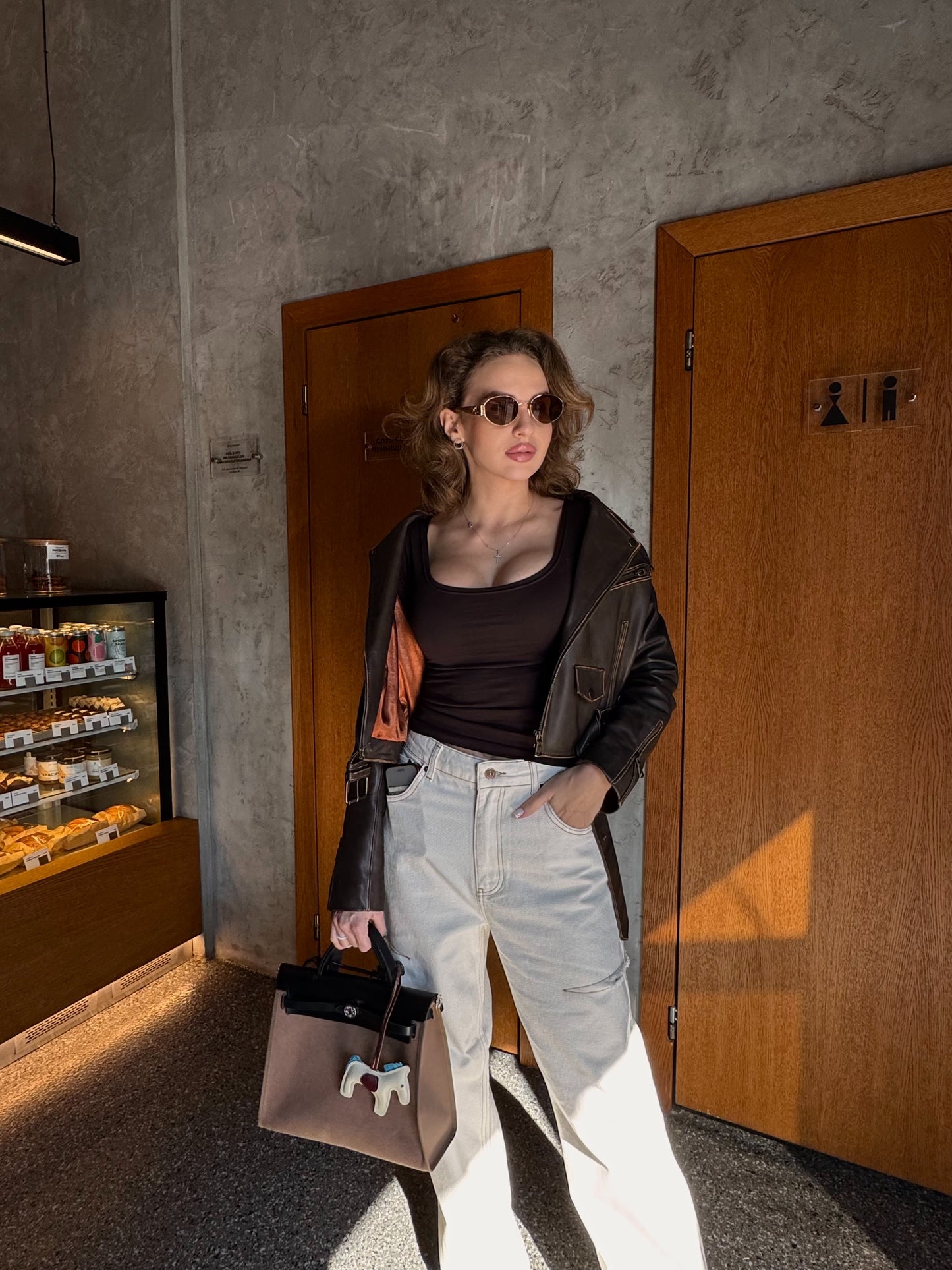 Лонгслів з відкритим декольте