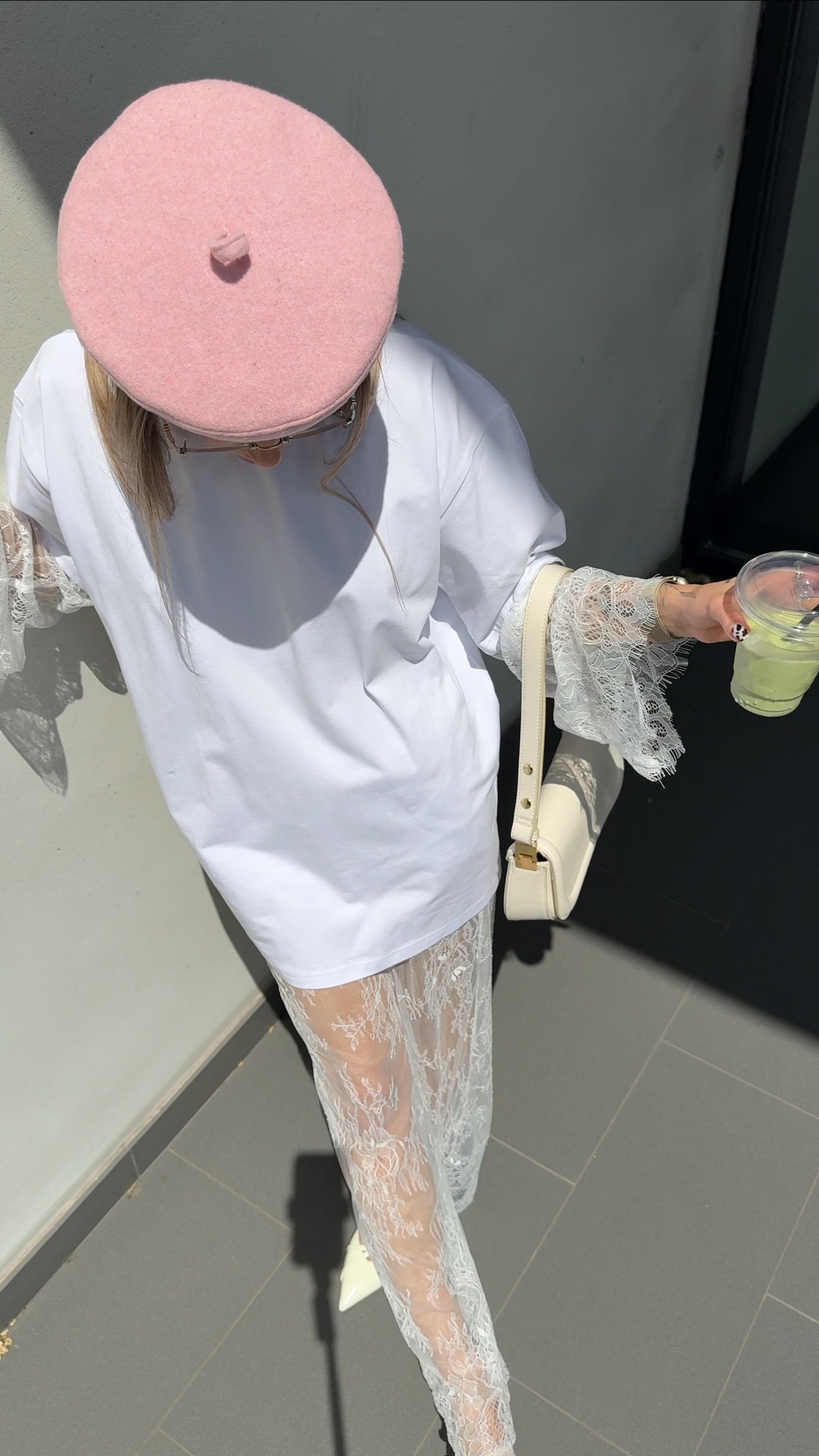 Футболка з мереживними рукавами