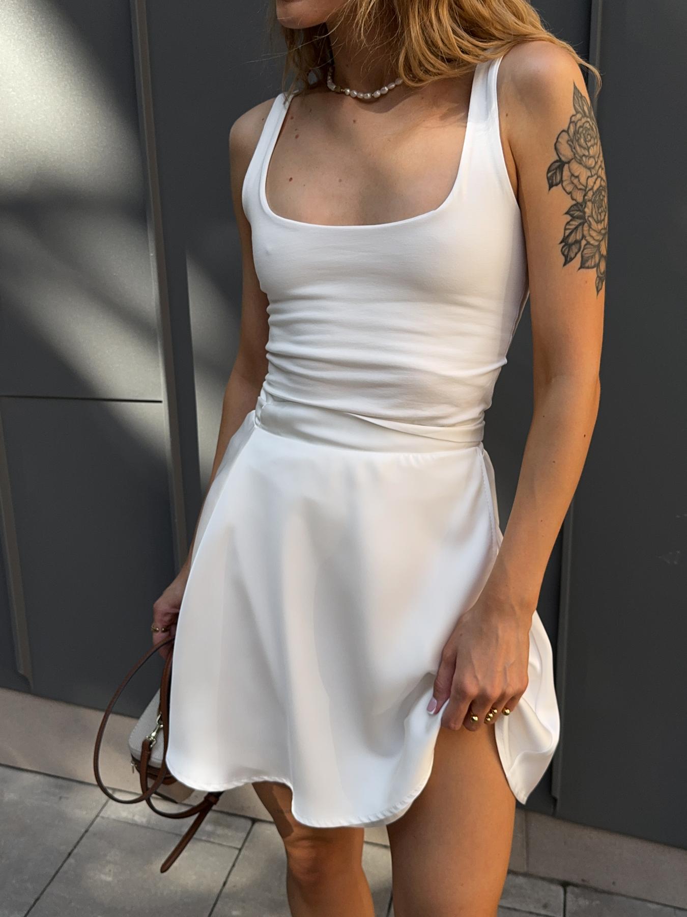 Майка на широких бретелях шампань