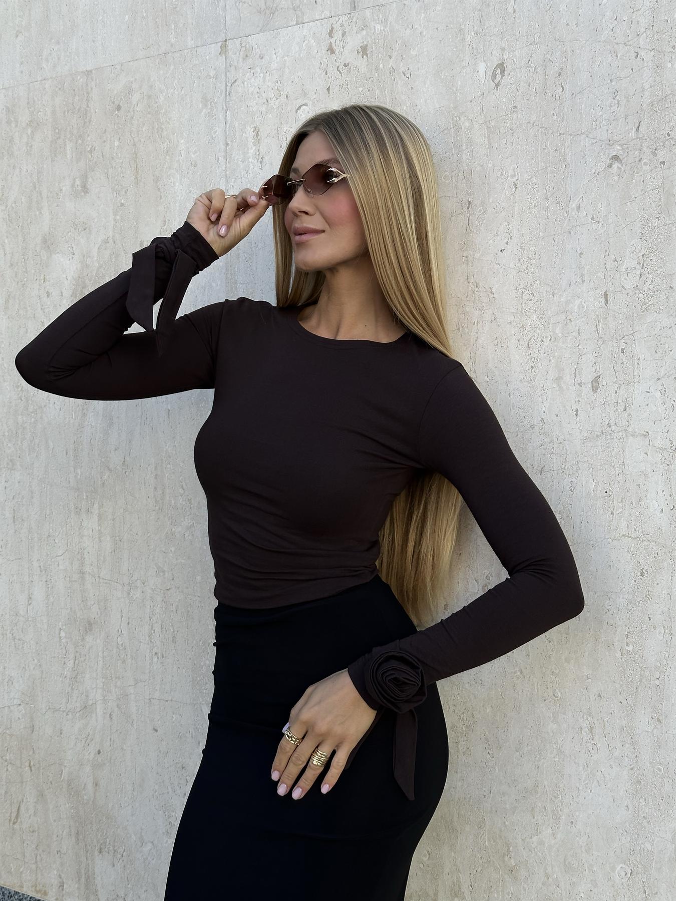 Лонг з трояндами на рукавах шоколад