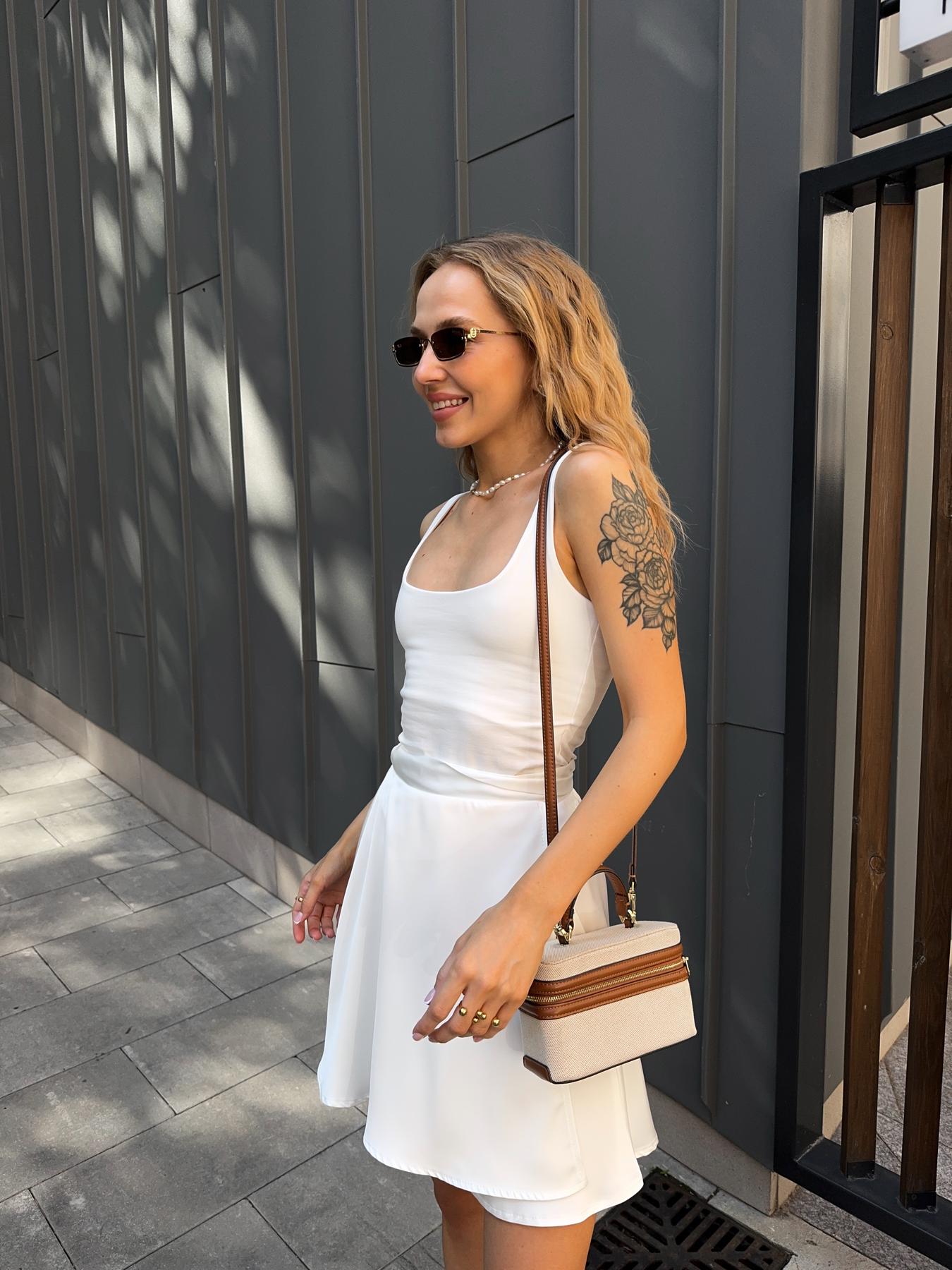 Майка на широких бретелях шампань