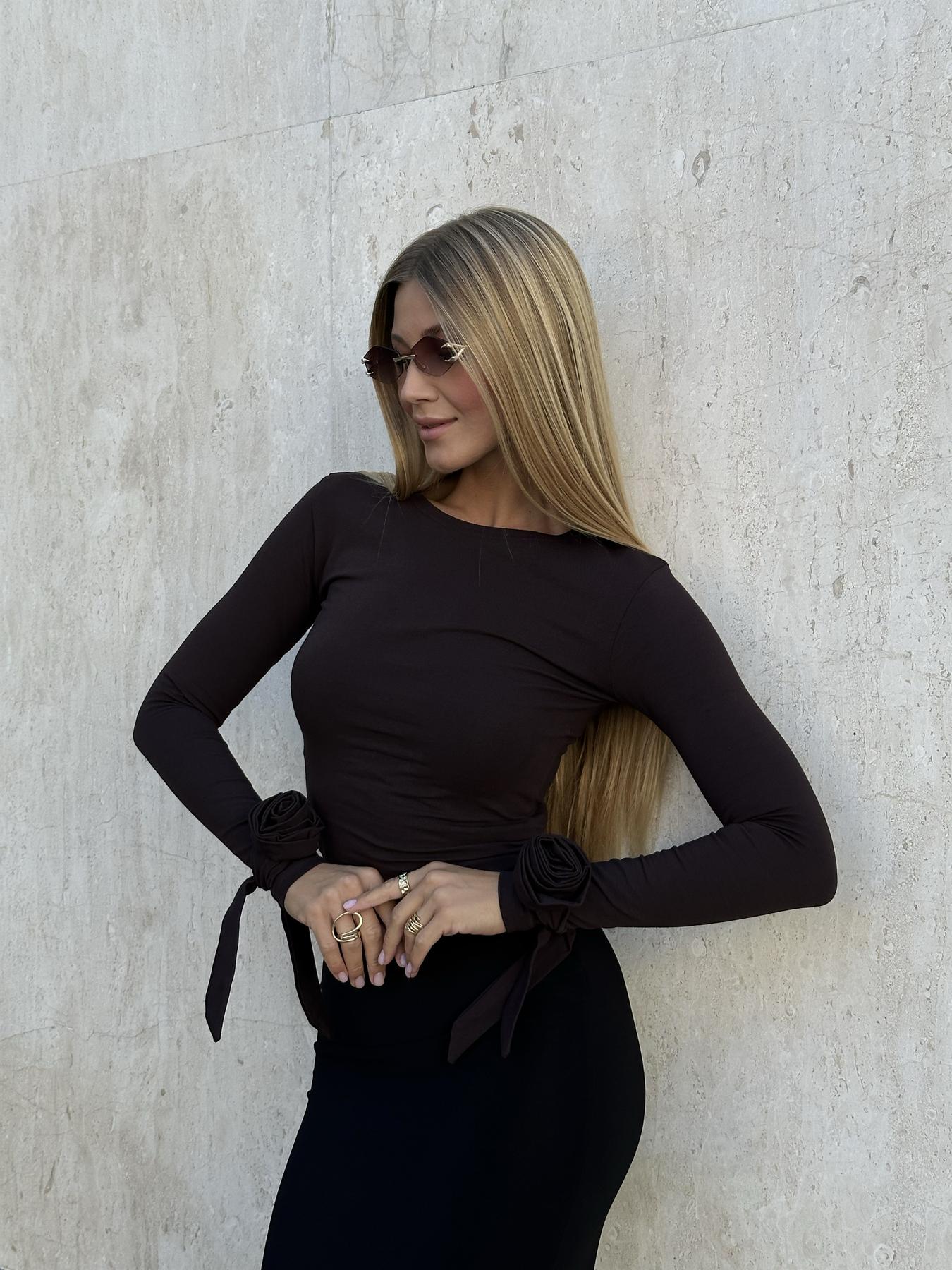 Лонг з трояндами на рукавах шоколад