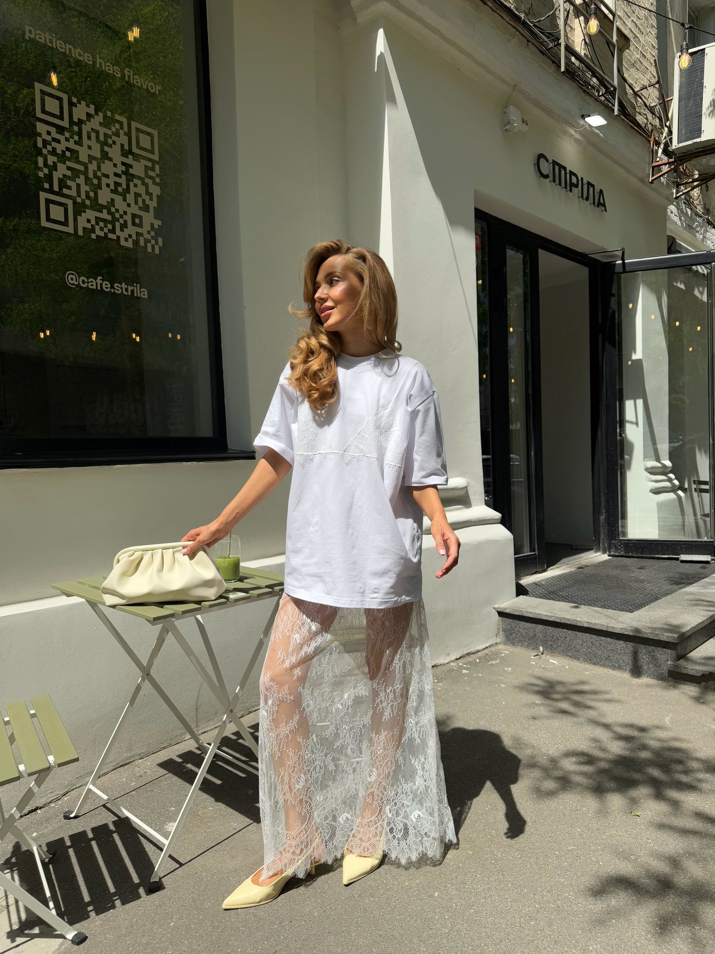 Футболка з мереживним ліфом