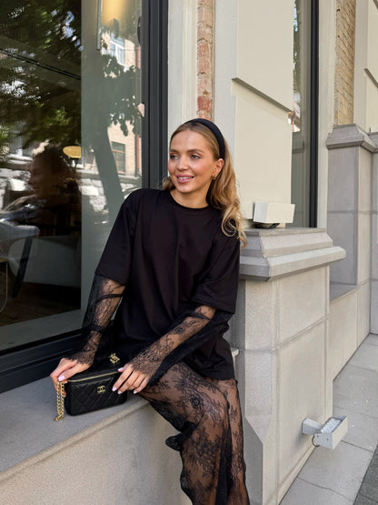 Футболка з мереживними рукавами