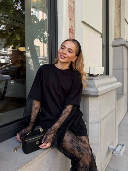 Футболка з мереживними рукавами