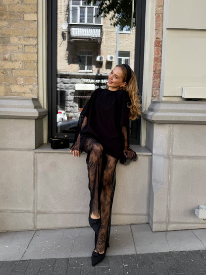 Футболка з мереживними рукавами