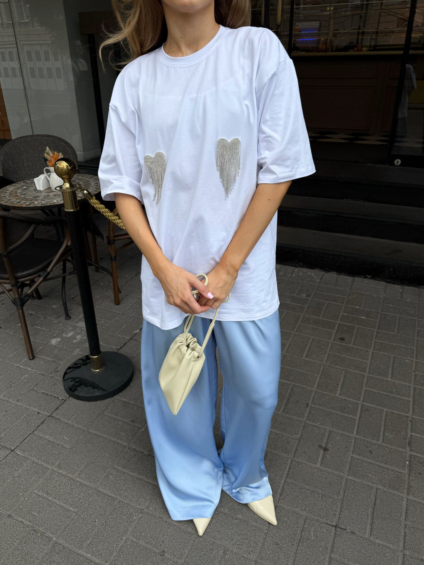 Футболка оверсайз з сердечками з страз