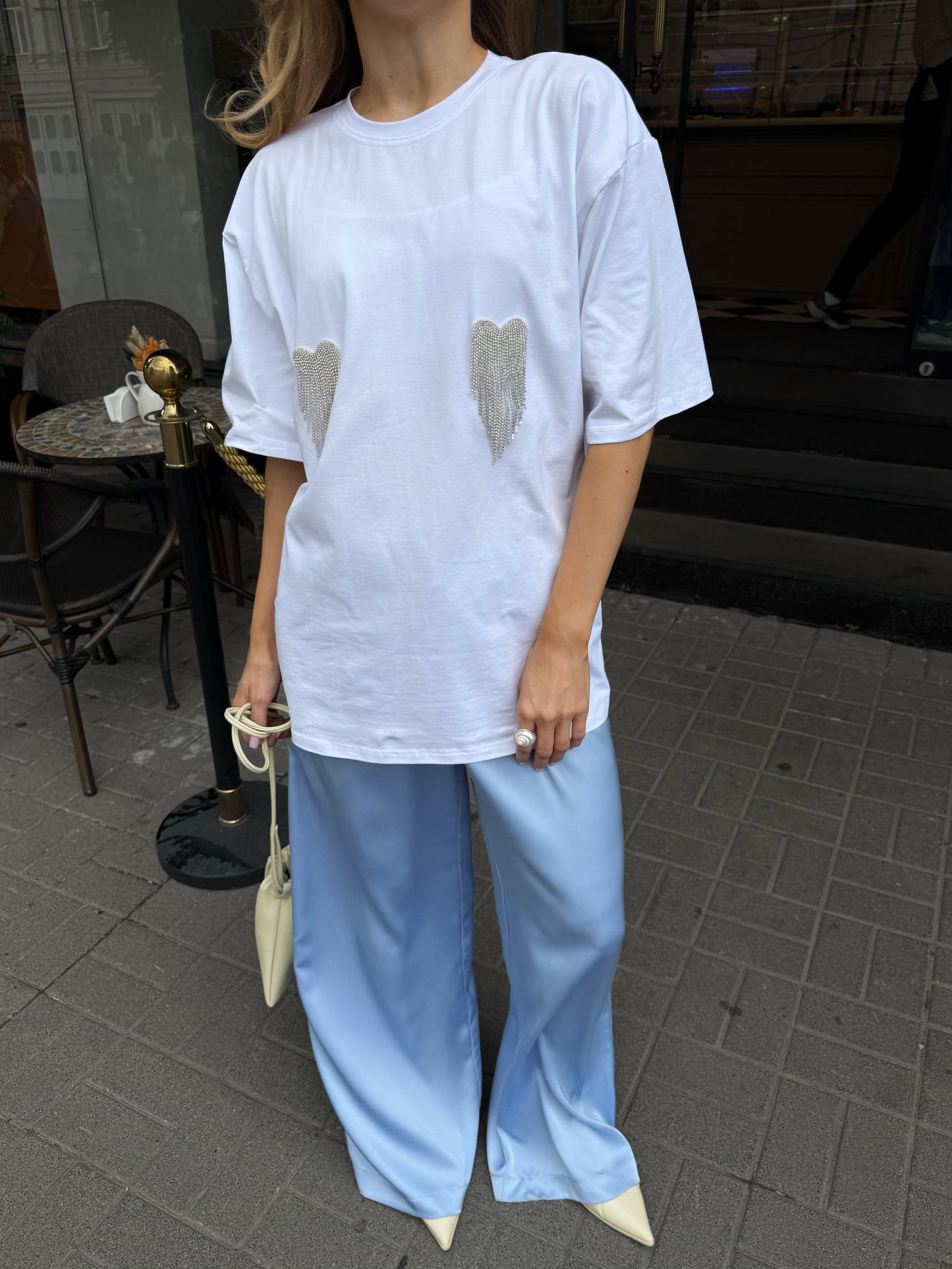 Футболка оверсайз з сердечками з страз