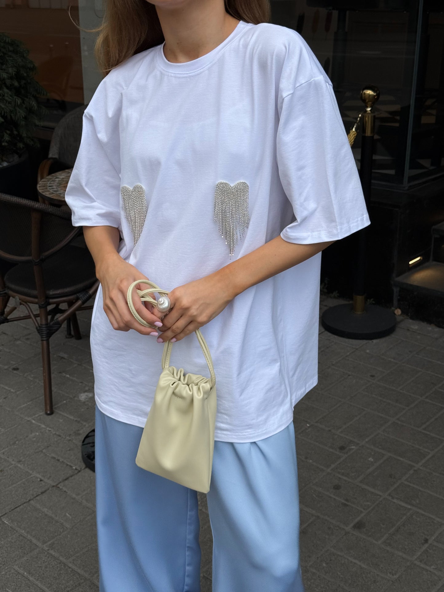 Футболка оверсайз з сердечками з страз