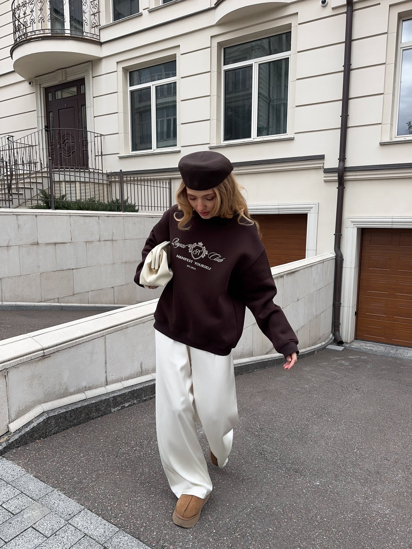 Світшот з вишивкою