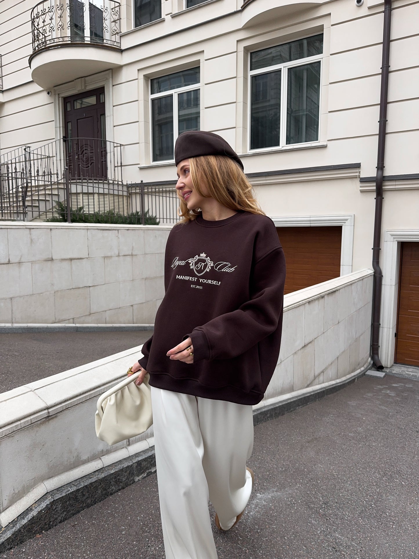 Світшот з вишивкою