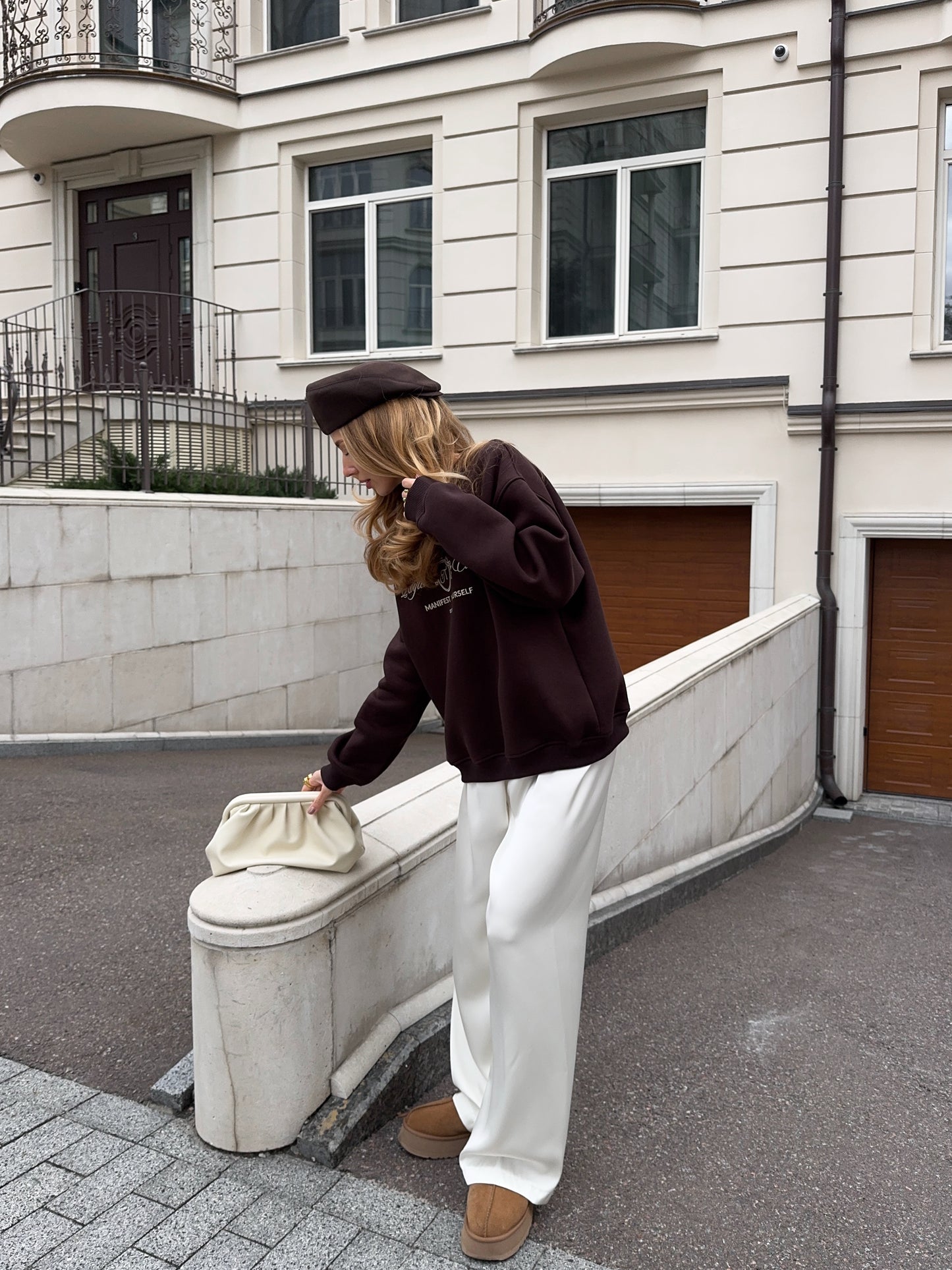 Світшот з вишивкою