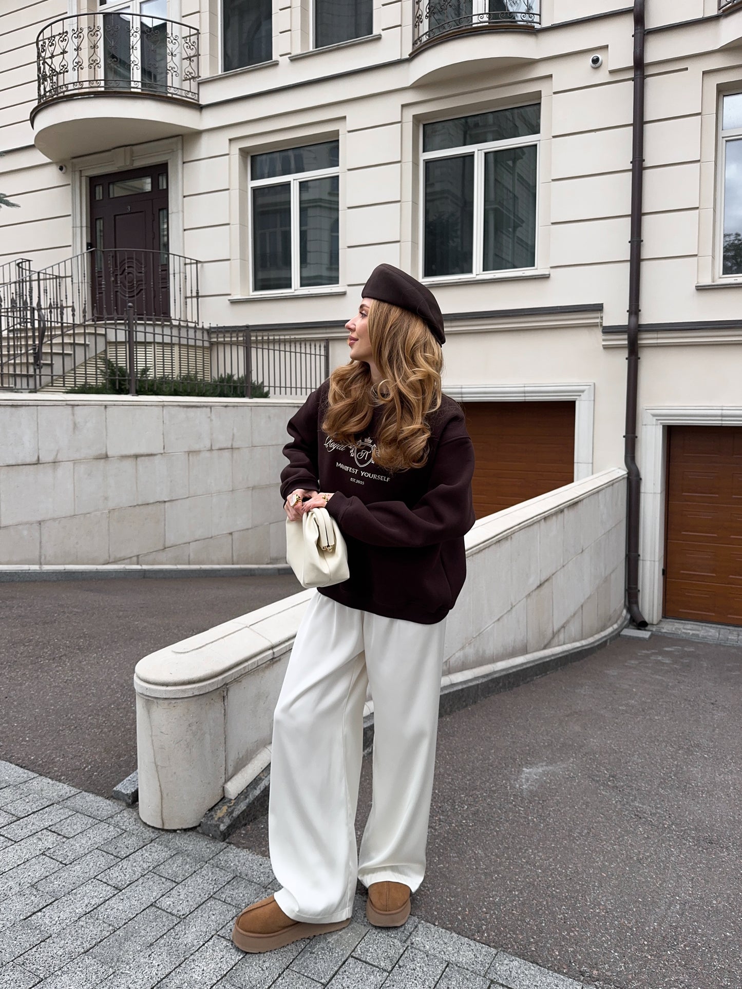 Світшот з вишивкою