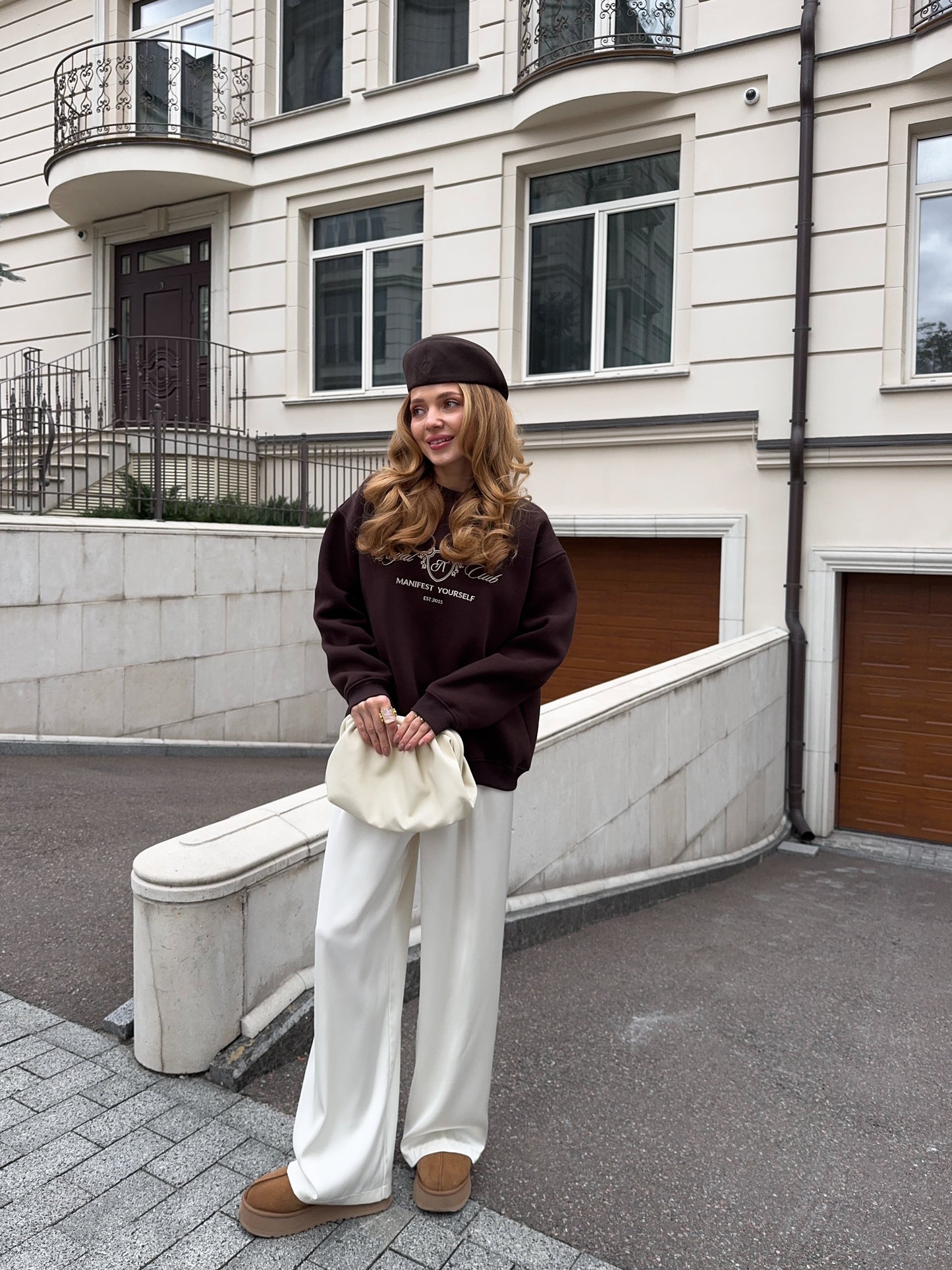 Світшот з вишивкою