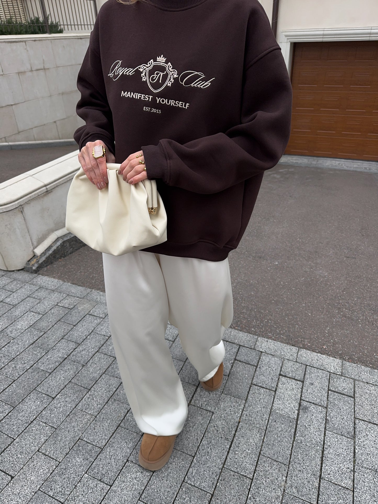 Світшот з вишивкою