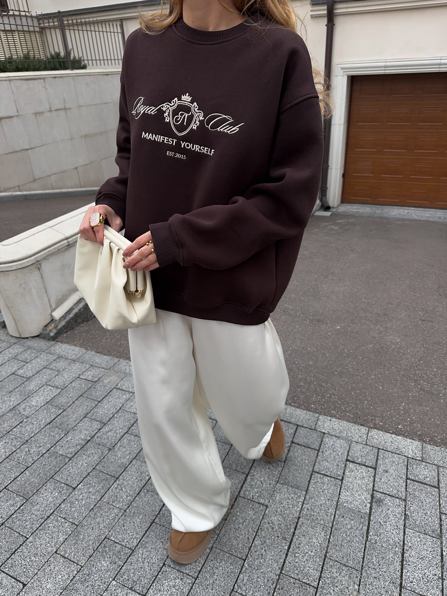 Світшот з вишивкою