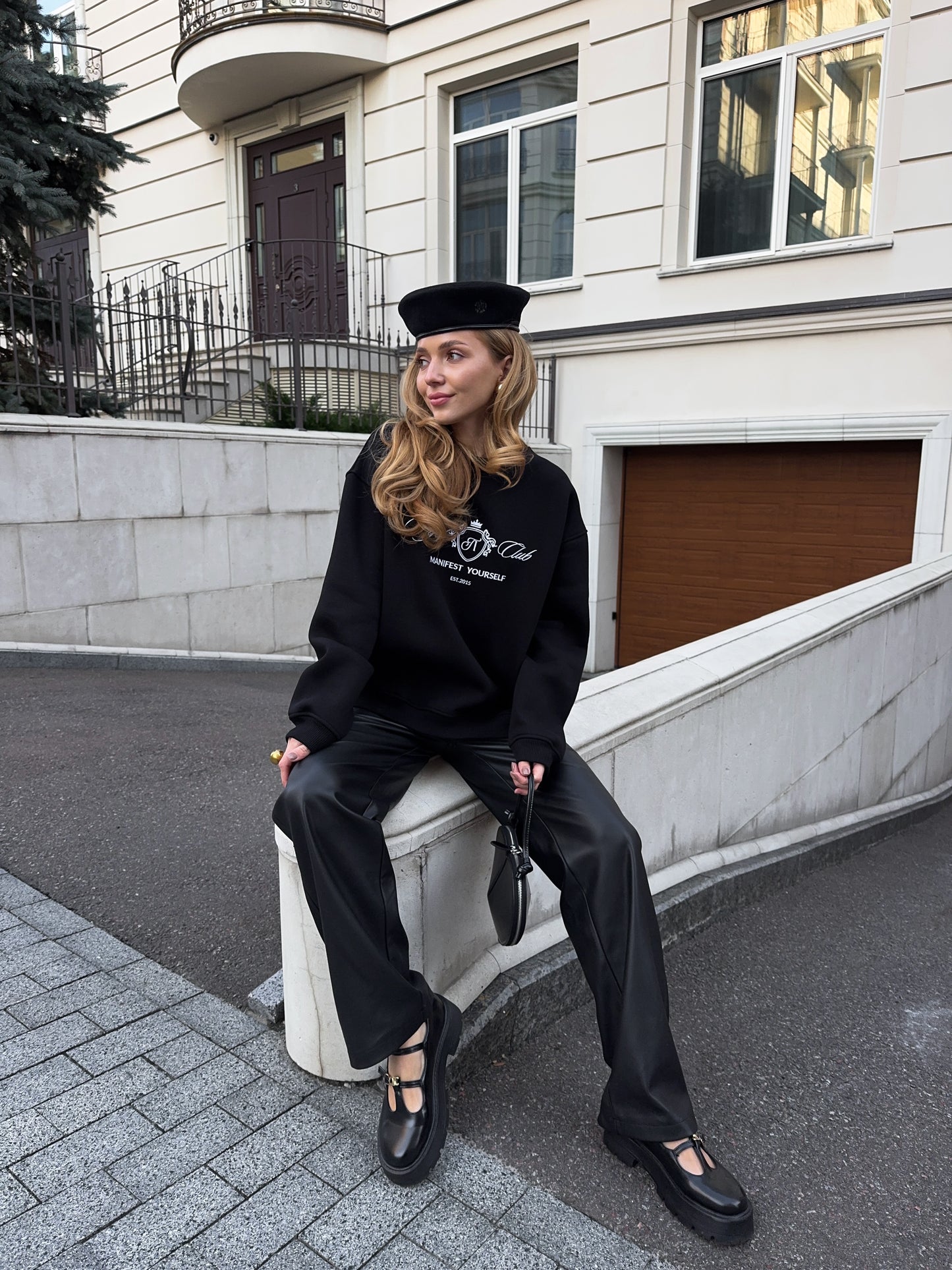 Світшот з вишивкою