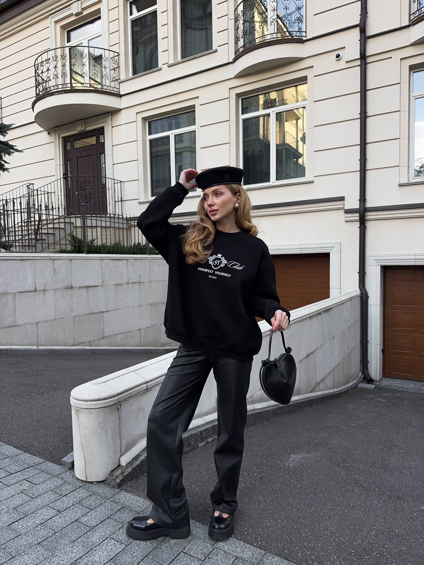 Світшот з вишивкою