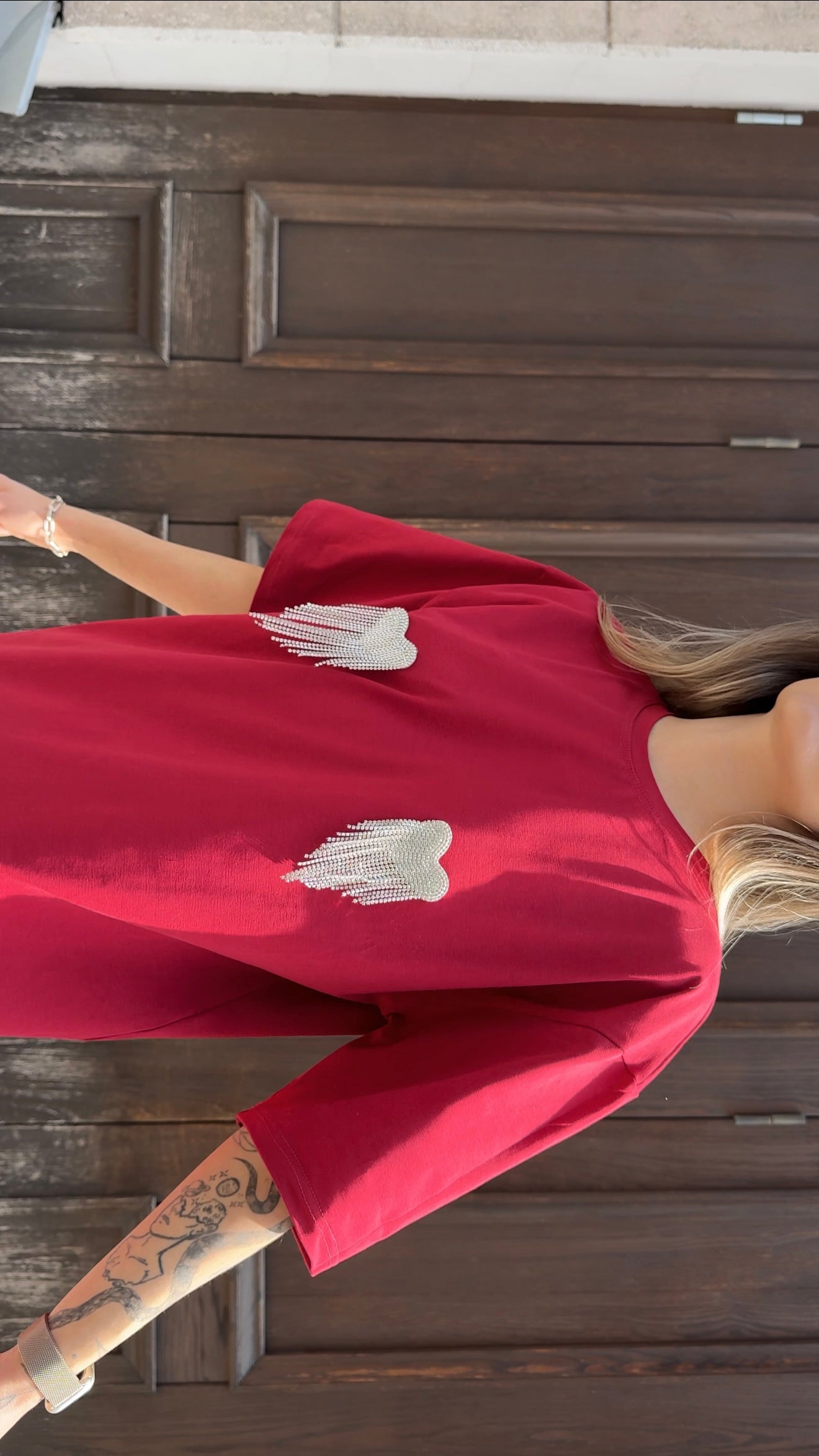 Футболка оверсайз з сердечками з страз