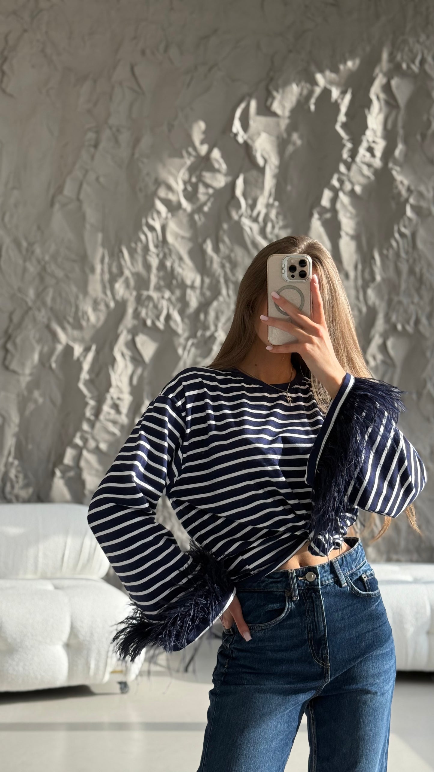 Лонгслів з натуральним страусиним пірʼям