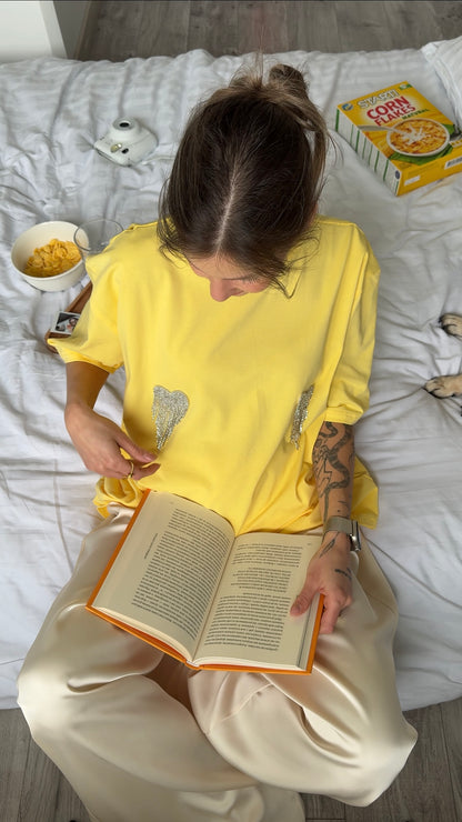 Футболка оверсайз з сердечками з страз