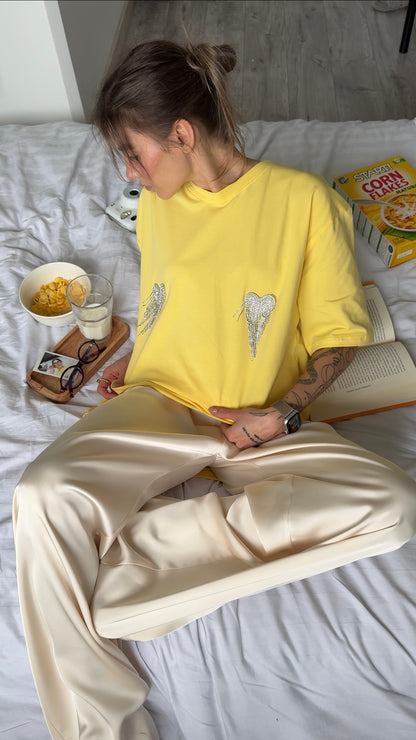 Футболка оверсайз з сердечками з страз