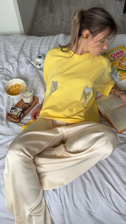 Футболка оверсайз з сердечками з страз